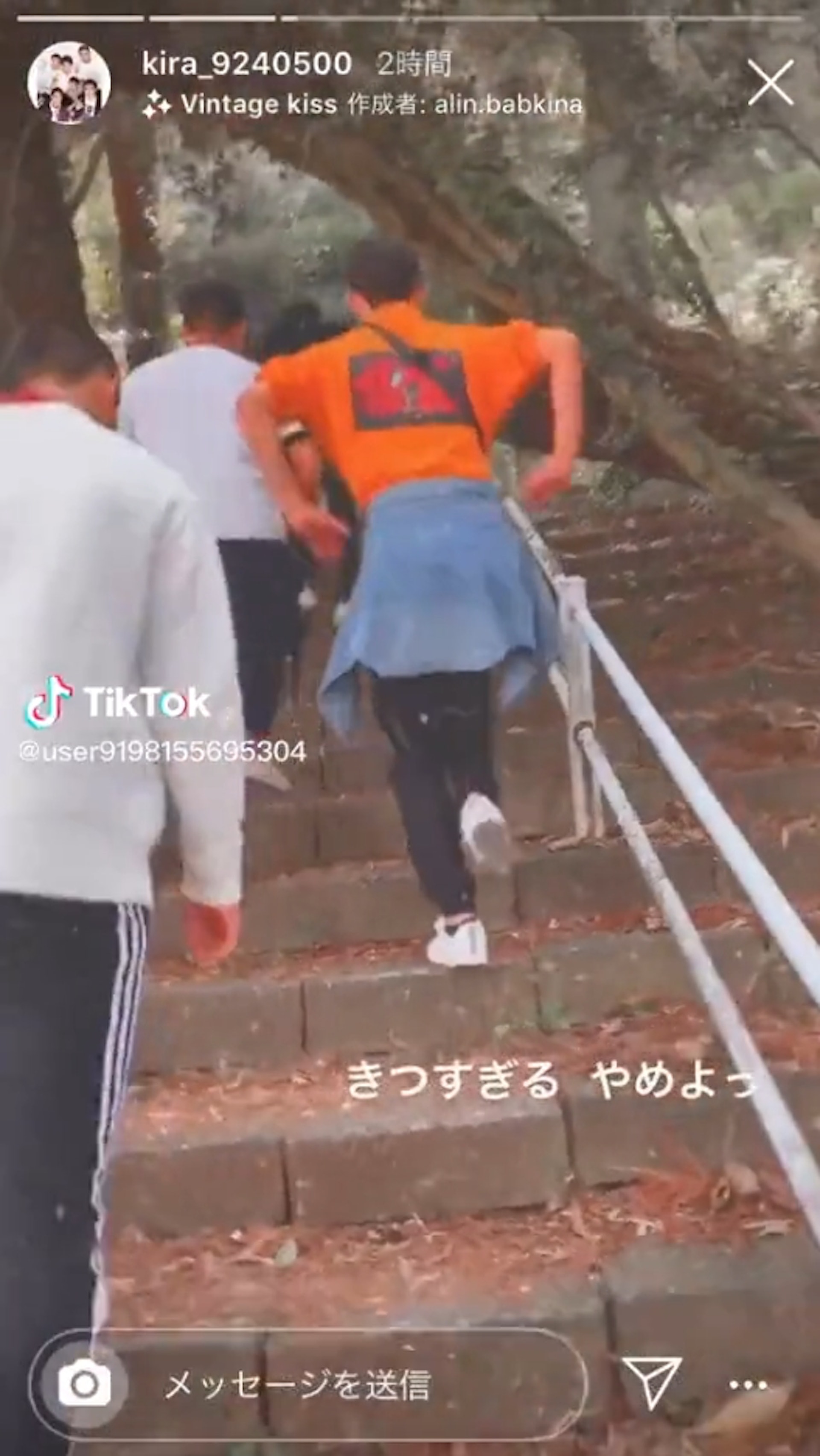 日本社群媒體最近瘋傳一支影片,一群年輕人登山時,不僅在山頂亂丟垃圾,還亂拋登山步道的路標,引發網友怒批「這樣做可能會害死人」。(IG@kira_9240500) 日本社群媒體最近瘋傳一支影片,一群年輕人登山時,不僅在山頂亂丟垃圾,還亂拋登山步道的路標,引發網友怒批「這樣做可能會害死人」。(IG@kira_9240500)