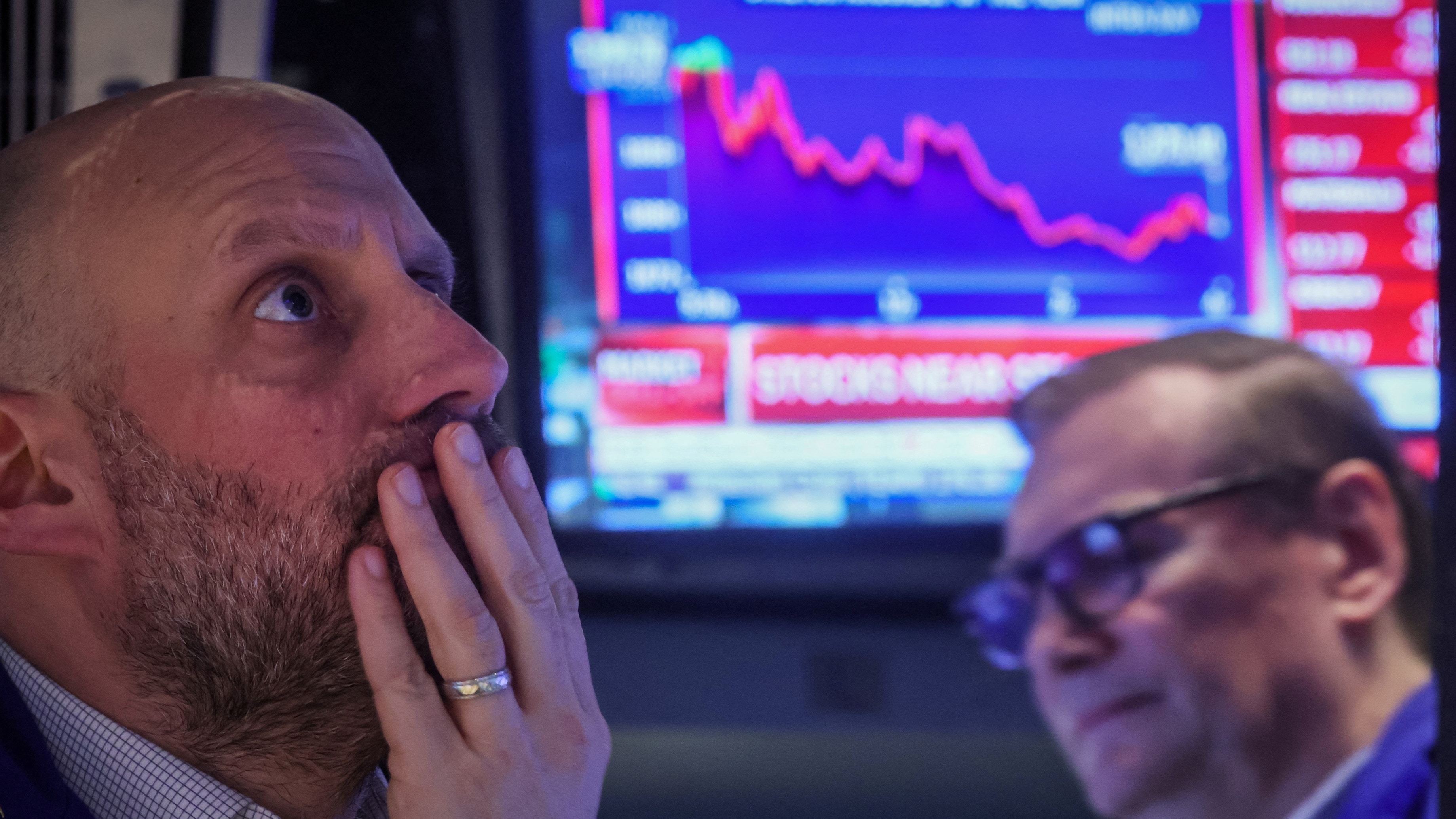 美股收市｜三大指數挫逾1% 道指瀉543點