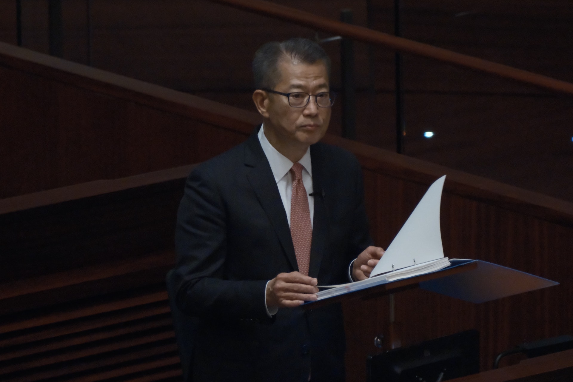 財政司司長陳茂波今午(10日)公布消費券2023詳情,首階段3000元將於4月16日發放。(資料圖片) 財政司司長陳茂波今午(10日)公布消費券2023詳情,首階段3000元將於4月16日發放。(資料圖片)