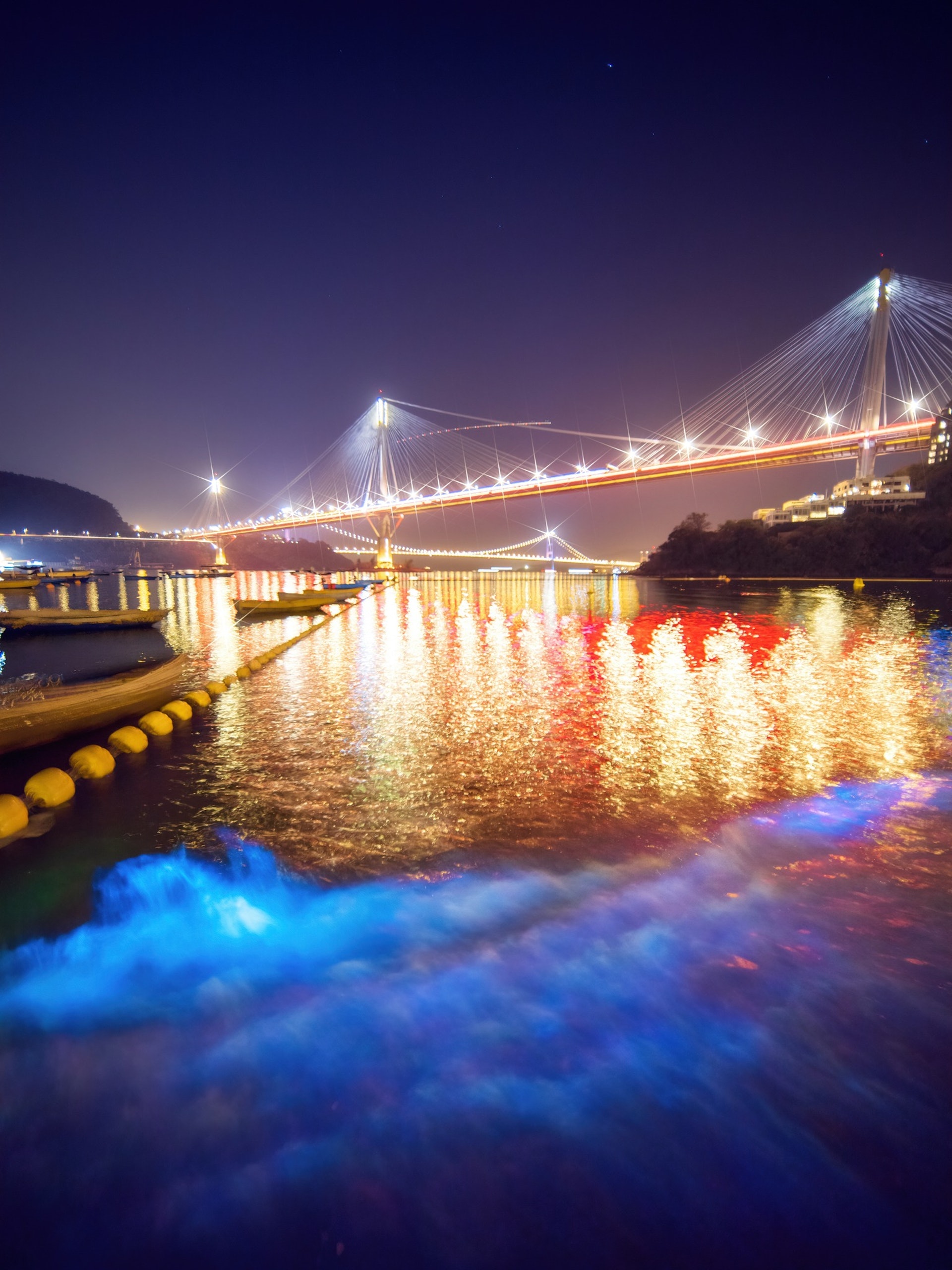 汀九泳灘再出現由紅潮夜光藻引起的「藍眼淚」，圖為在3月11日晚上約8時拍攝。（Doomster Kent攝／Facebook專頁香港風景攝影會圖片)