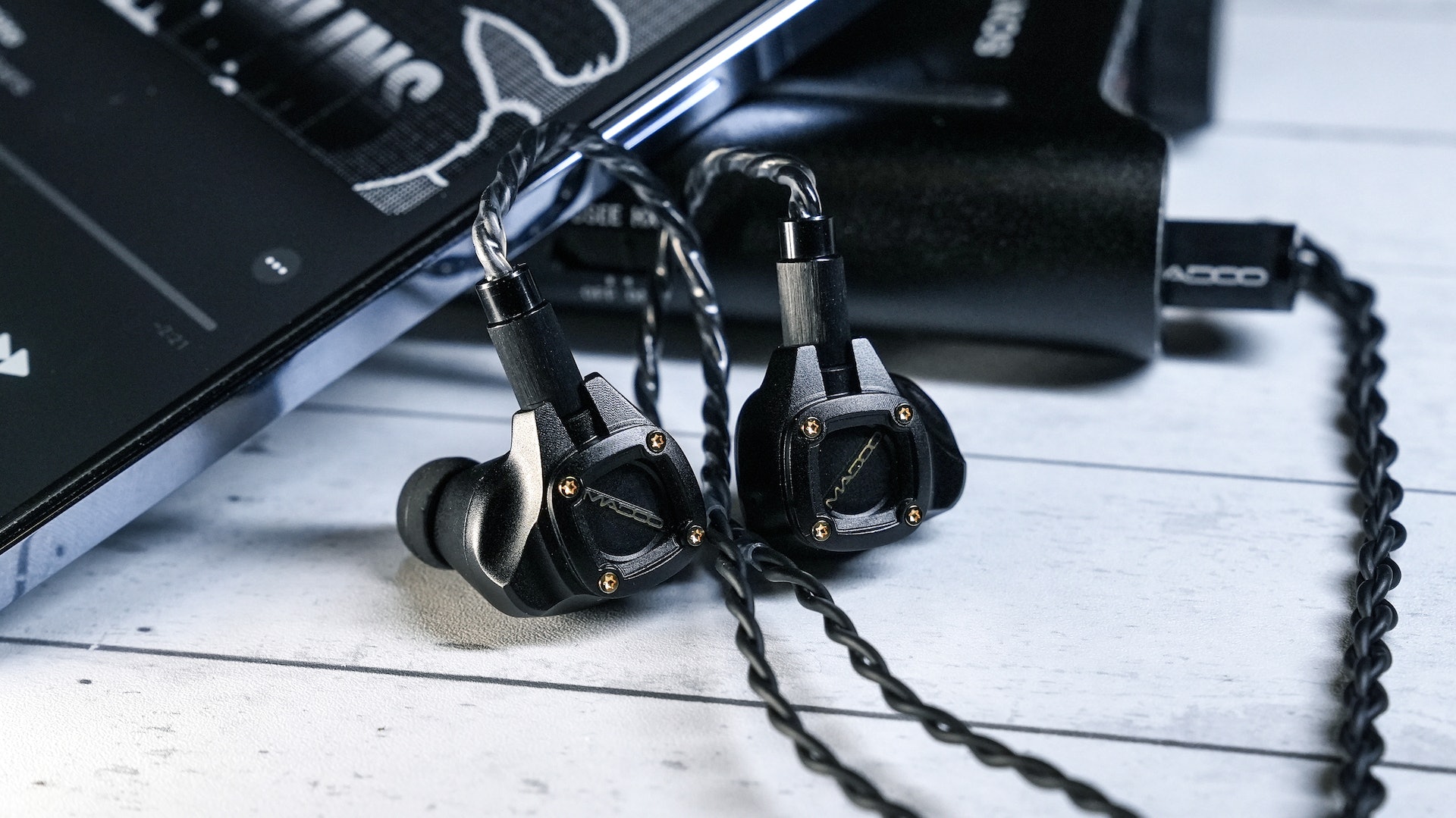 MADOO typ512試玩評測|平板+動圈組合聽感新鮮、這定價其實抵玩