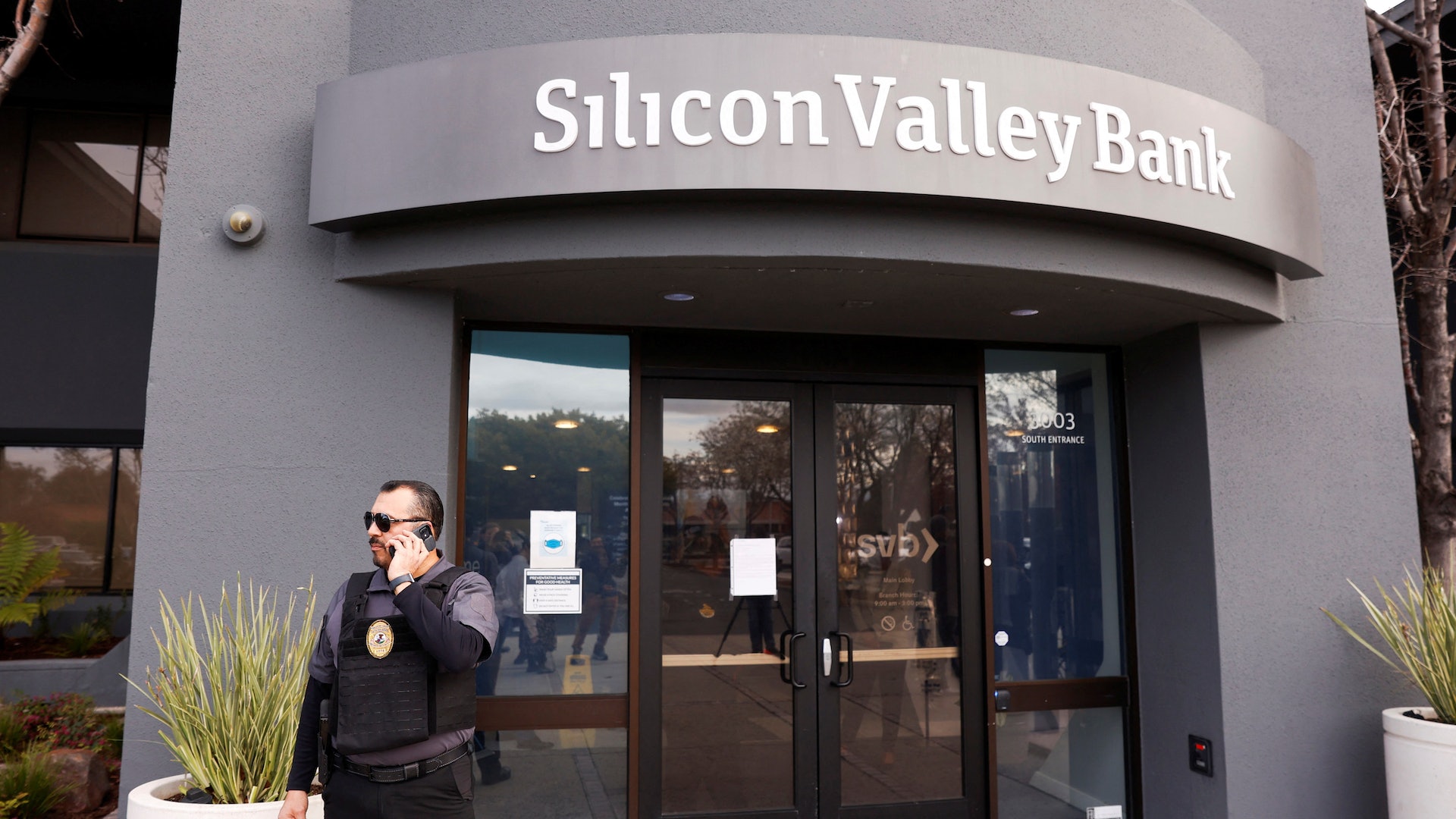 SVB矽谷銀行︱有股東提集體訴訟 指控高層隱瞞利率上升 SVB矽谷銀行︱有股東提集體訴訟 指控高層隱瞞利率上升