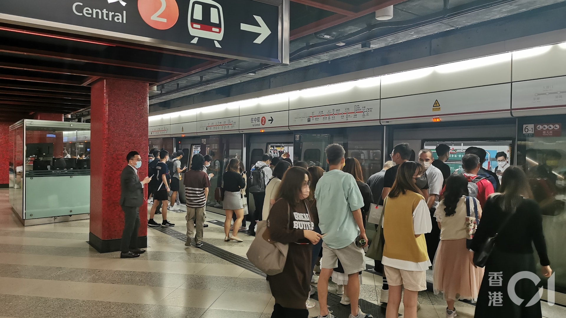 港鐵中環站訊號故障　荃灣綫一度需額外行車時間