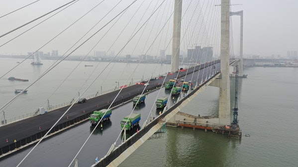 深中通道橋面鋪裝創世界紀錄 料明年通車深圳至中山僅20分鐘 深中通道橋面鋪裝創世界紀錄 料明年通車深圳至中山僅20分鐘