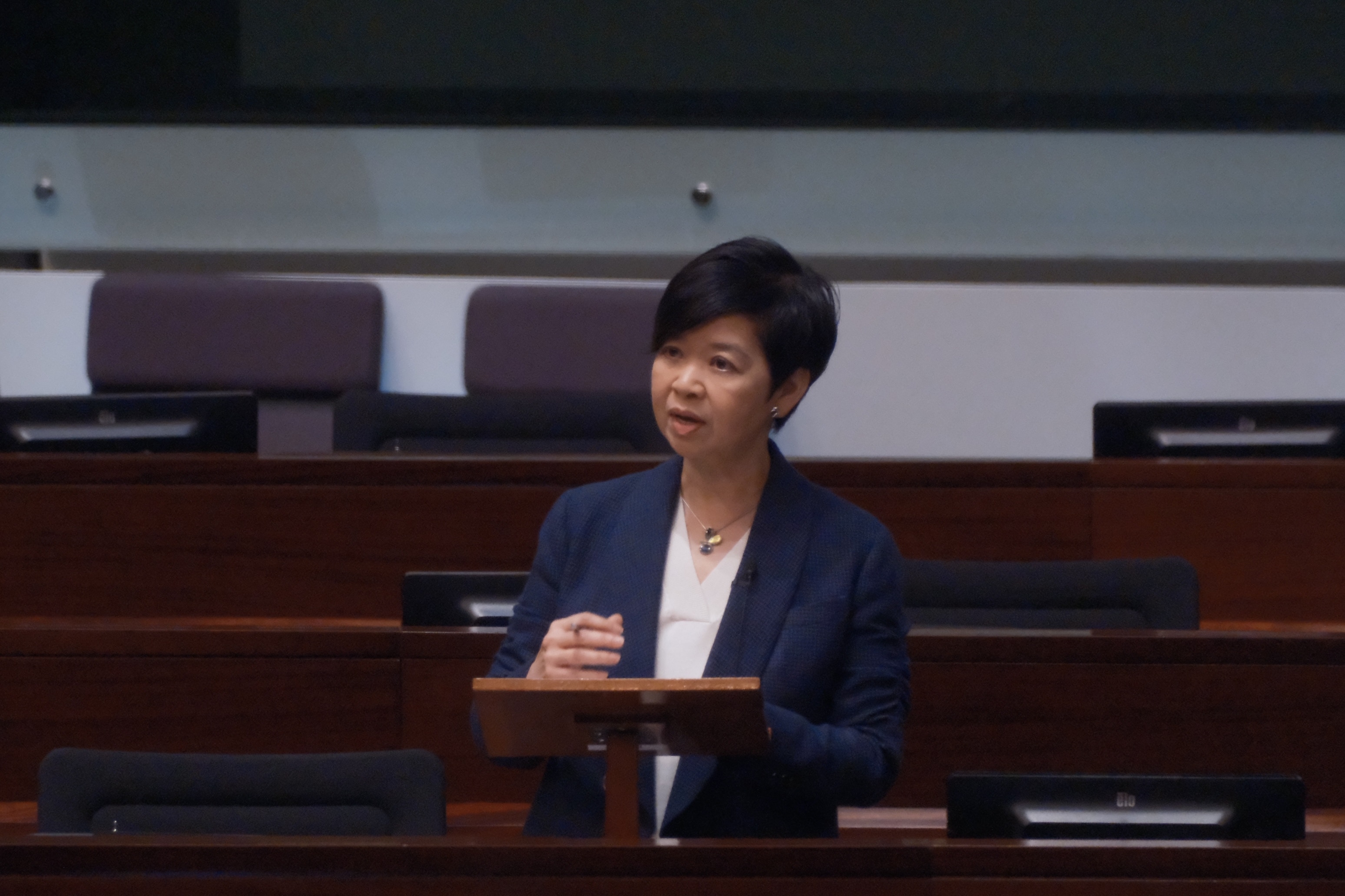 房屋局局長何永賢昨日（15日）回應議員口頭質詢時，考慮檢討綠表買居民的機制會從收緊的方向去檢討。（資料圖片／盧翊銘攝）