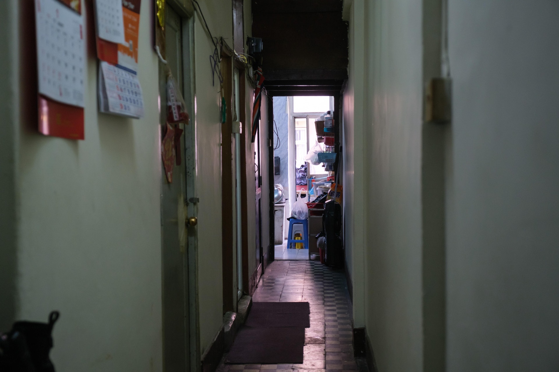 霞姐的家由一個大單位分間為5個板間房,只有60呎的斗室,並無獨立廚廁。圖非霞姐居所。(資料圖片 / 歐嘉樂攝) 霞姐的家由一個大單位分間為5個板間房,只有60呎的斗室,並無獨立廚廁。圖非霞姐居所。(資料圖片 / 歐嘉樂攝)