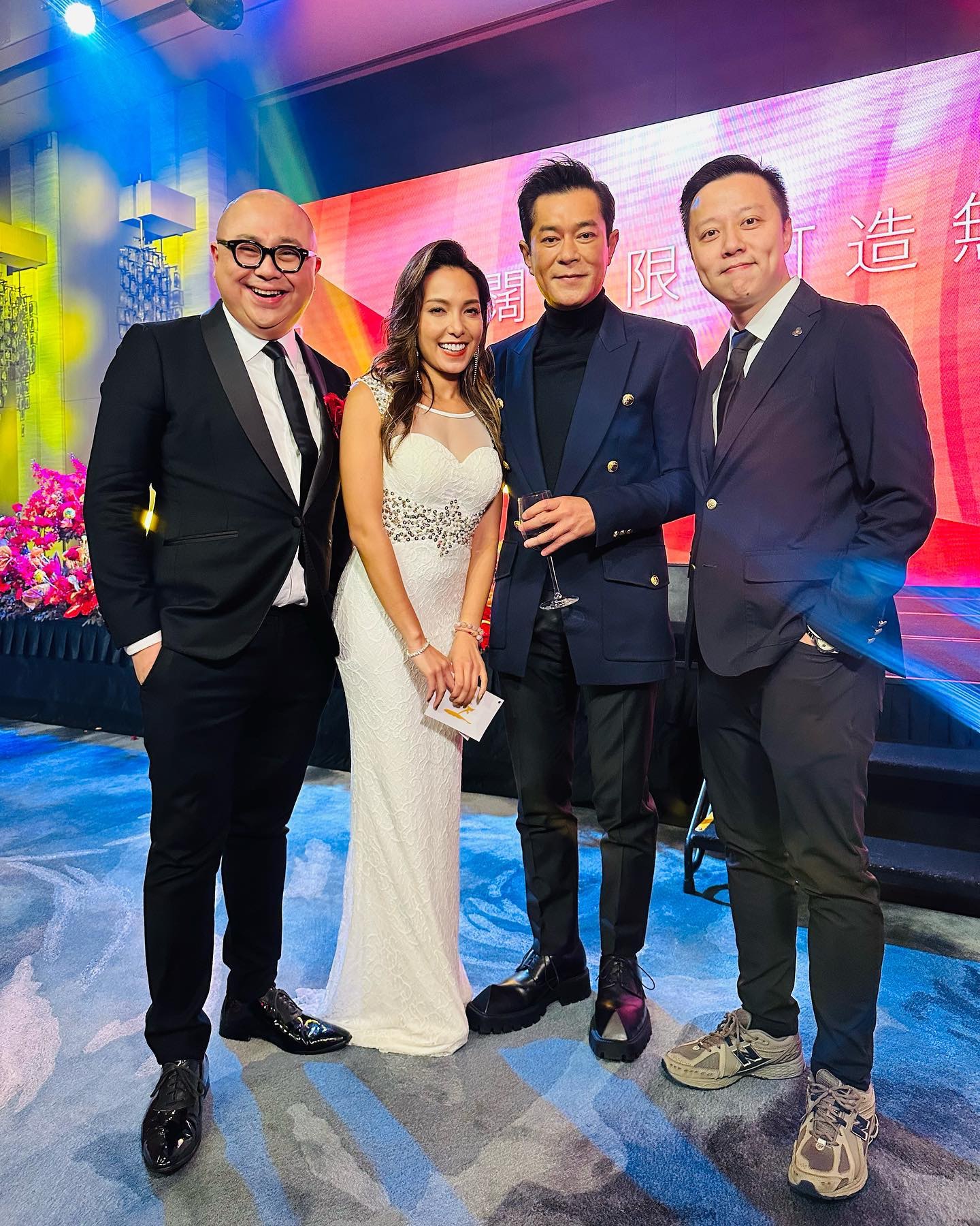 Bob林盛斌貼氣派豪宅大門照陳煒心心眼問：你又買大屋啦？