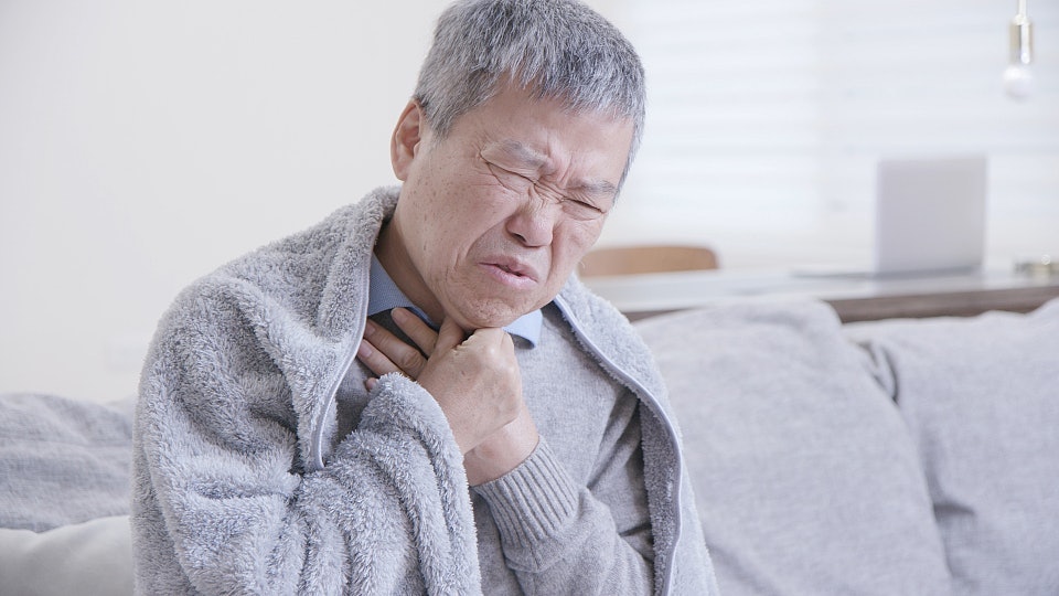 胃酸倒流|喉嚨卡痰、口腔有怪味也屬徵狀!宜戒甜、辣及這些食品 胃酸倒流|喉嚨卡痰、口腔有怪味也屬徵狀!宜戒甜、辣及這些食品