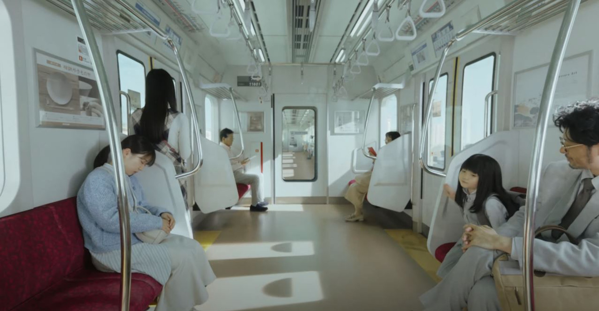 日本鐵路近日釋出紀念廣告,短短2分28秒的影片拍出父女12年的光陰。(YouTube@相鉄グループ公式影片截圖) 日本鐵路近日釋出紀念廣告,短短2分28秒的影片拍出父女12年的光陰。(YouTube@相鉄グループ公式影片截圖)