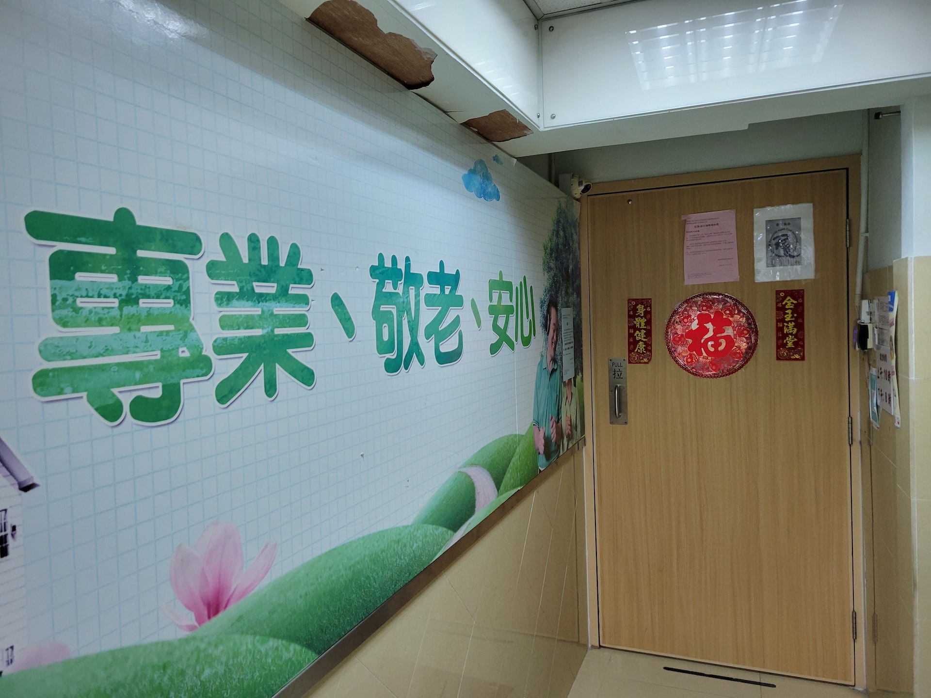 旺角警區重案組接手調查案件,並於昨日以涉嫌誤殺在旺角拘捕與死者推撞的75歲男子。(蔡正邦攝) 旺角警區重案組接手調查案件,並於昨日以涉嫌誤殺在旺角拘捕與死者推撞的75歲男子。(蔡正邦攝)