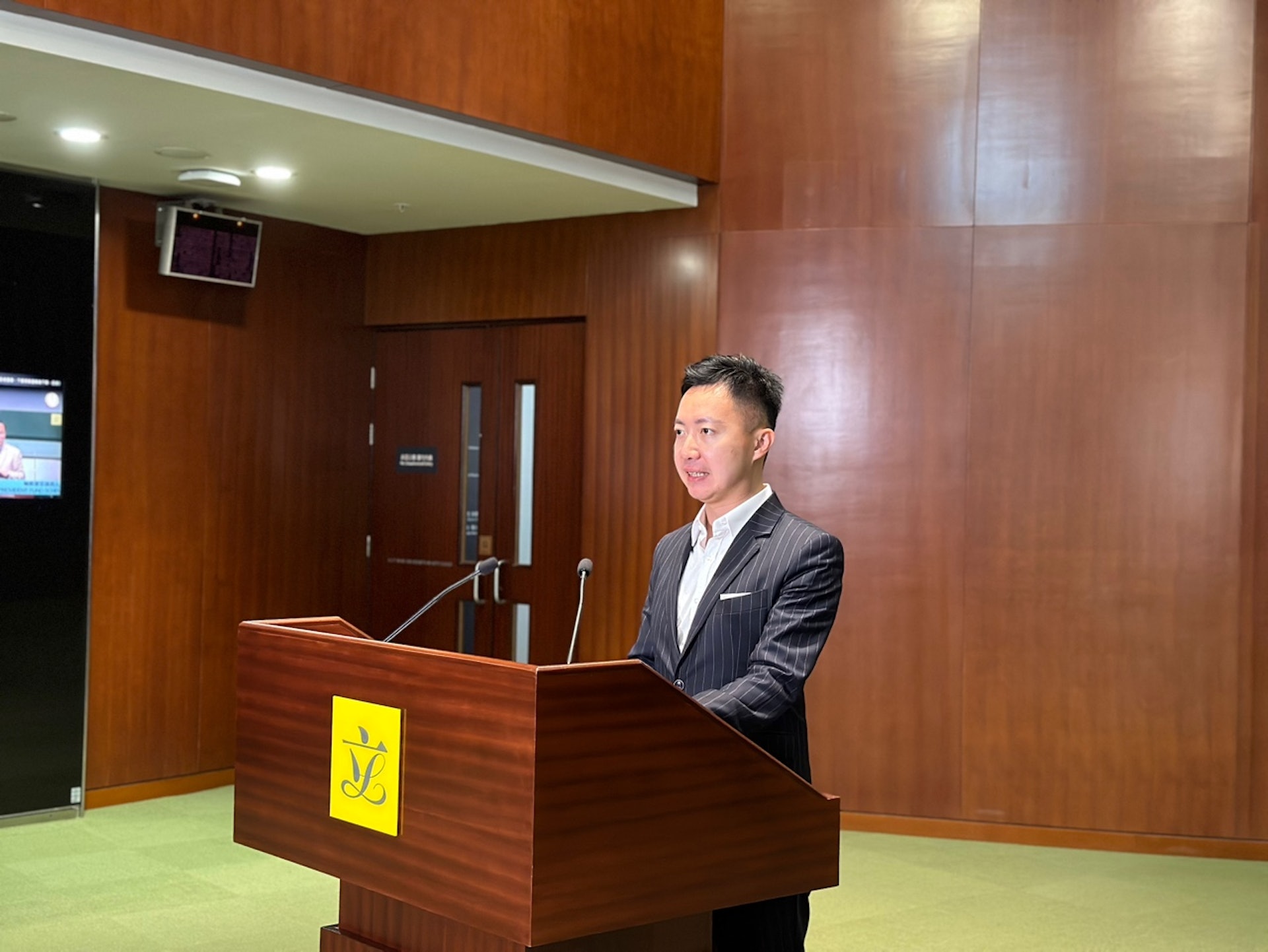 李梓敬質疑政府推動使用電動車不力(文睿攝) 李梓敬質疑政府推動使用電動車不力(文睿攝)