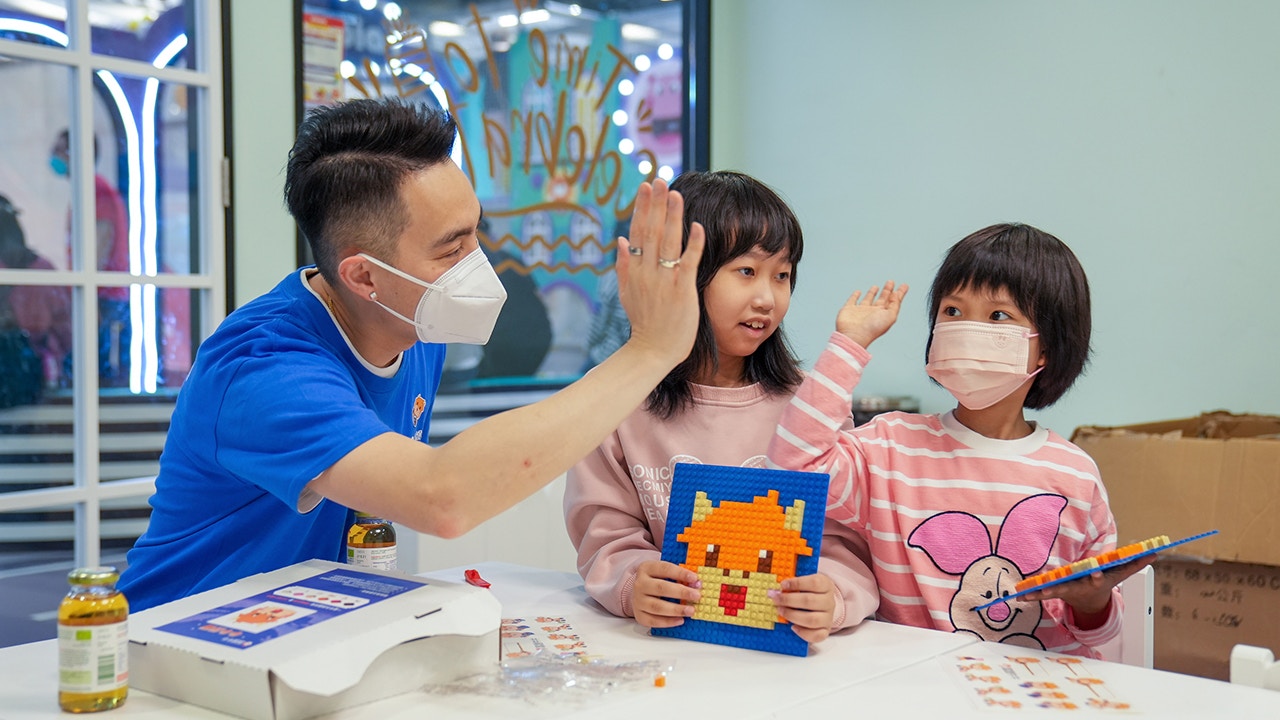 富途偕願望成真基金合作安排半百家長子女出遊暢玩