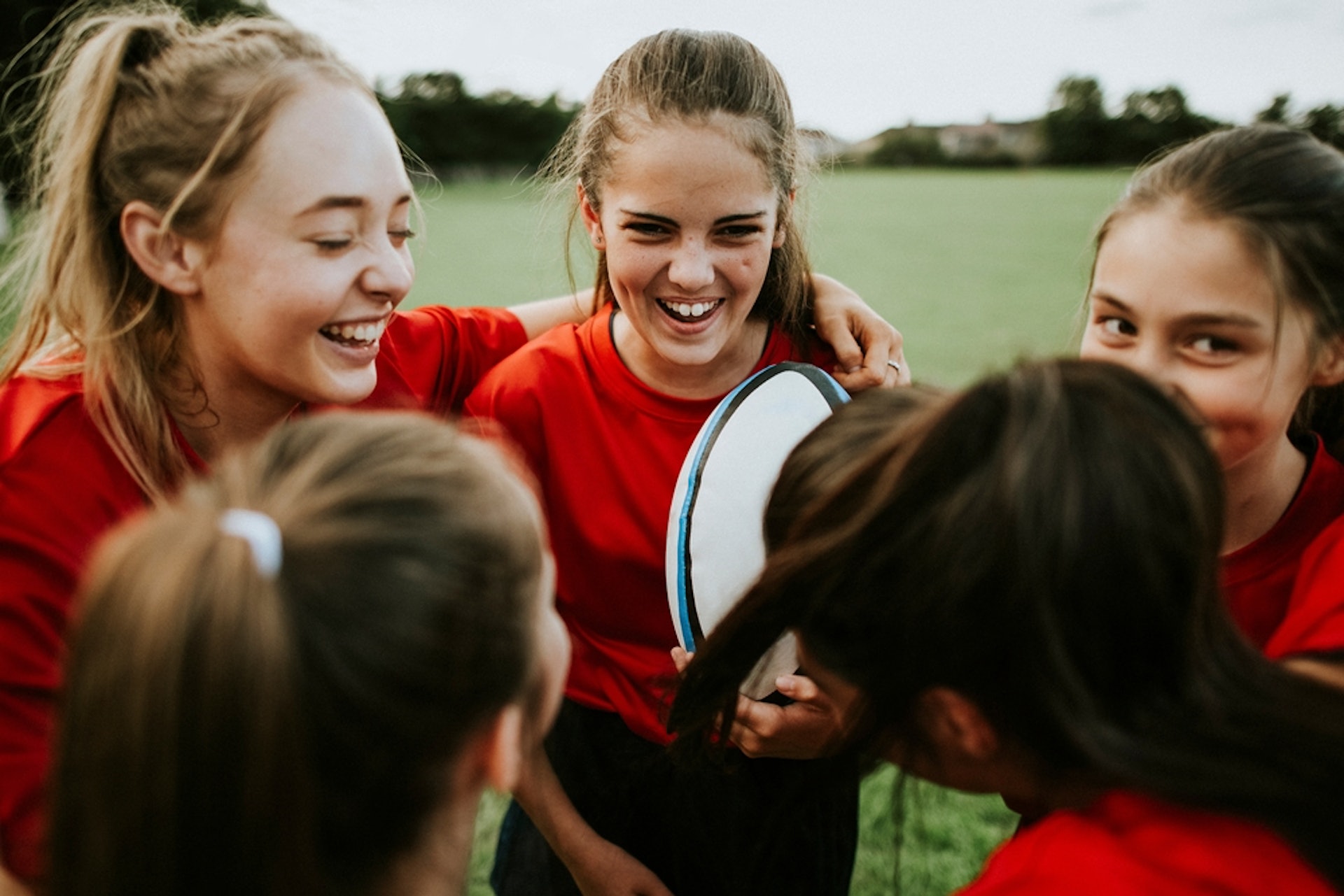 要減少打欖球受傷的機會，可從訓練次數及強度、柔軟度及核心肌力訓練兩方面入手。（圖片：Shutterstock）