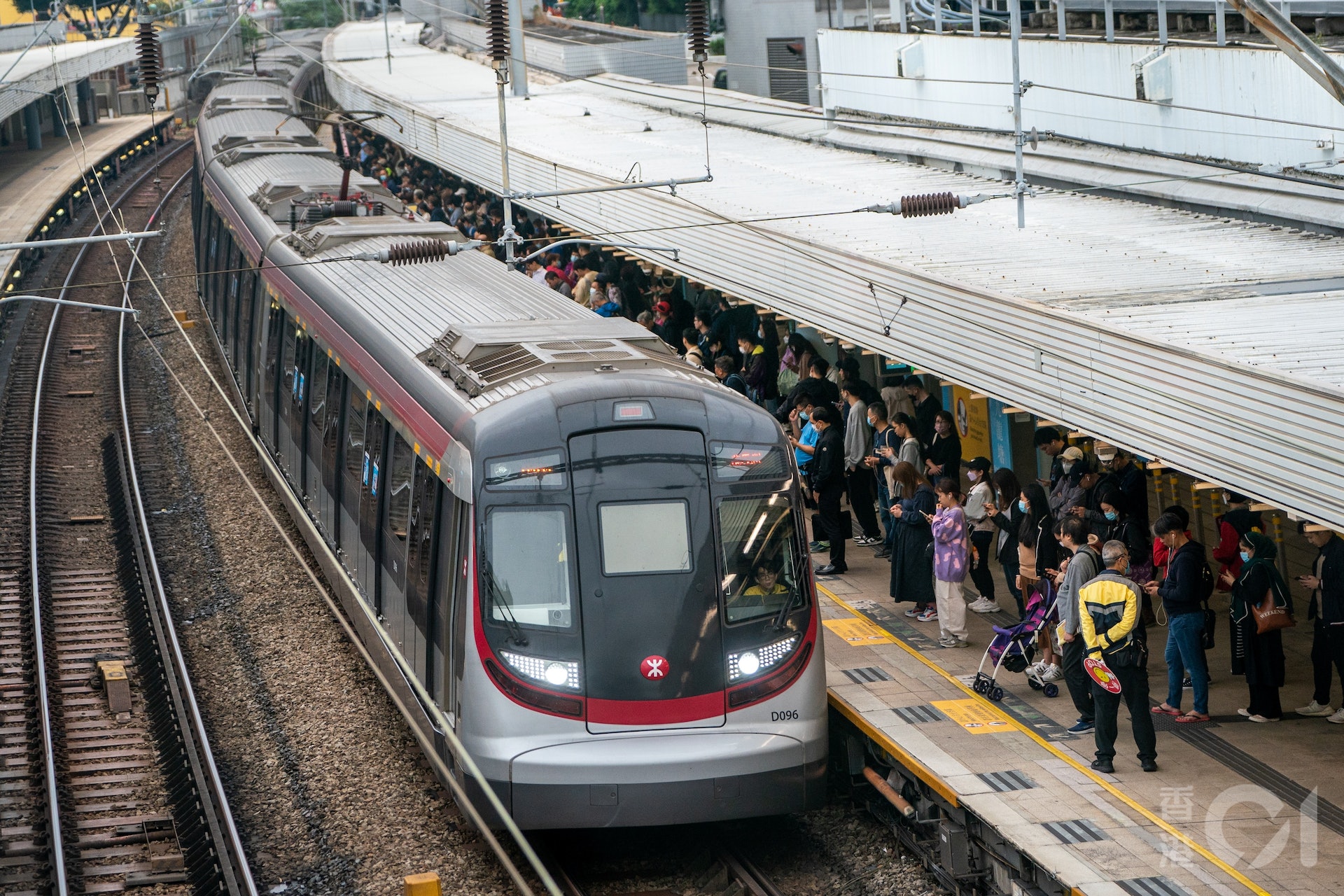 港鐵去年共錄得155宗延誤超過8分鐘以上事故,超過31分鐘的有12宗。(資料圖片/林靄怡攝) 港鐵去年共錄得155宗延誤超過8分鐘以上事故,超過31分鐘的有12宗。(資料圖片/林靄怡攝)