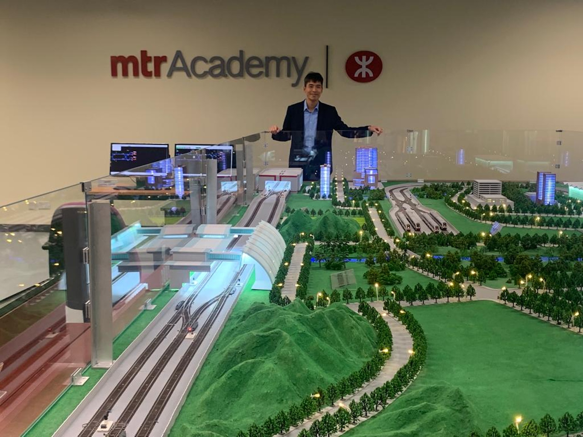 港鐵學院院長何天健於去年11月履新,推出港鐵研究資助計劃(MRF),邀請大學為未來運輸服務及營運將會面對的需求給予見解。(陳葆琳攝) 港鐵學院院長何天健於去年11月履新,推出港鐵研究資助計劃(MRF),邀請大學為未來運輸服務及營運將會面對的需求給予見解。(陳葆琳攝)