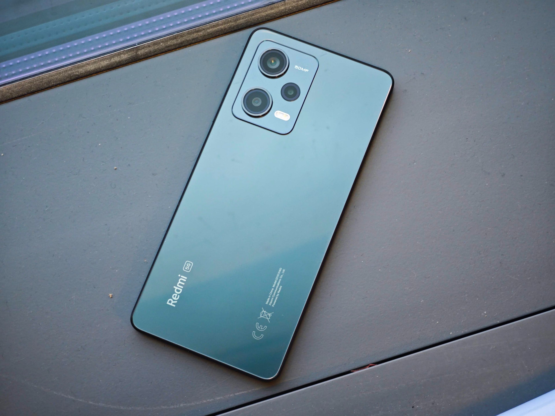 Redmi Note 12 Pro 在香港將推出黑、白、藍三種顏色選擇(蔡浩騰 攝) Redmi Note 12 Pro 在香港將推出黑、白、藍三種顏色選擇(蔡浩騰 攝)