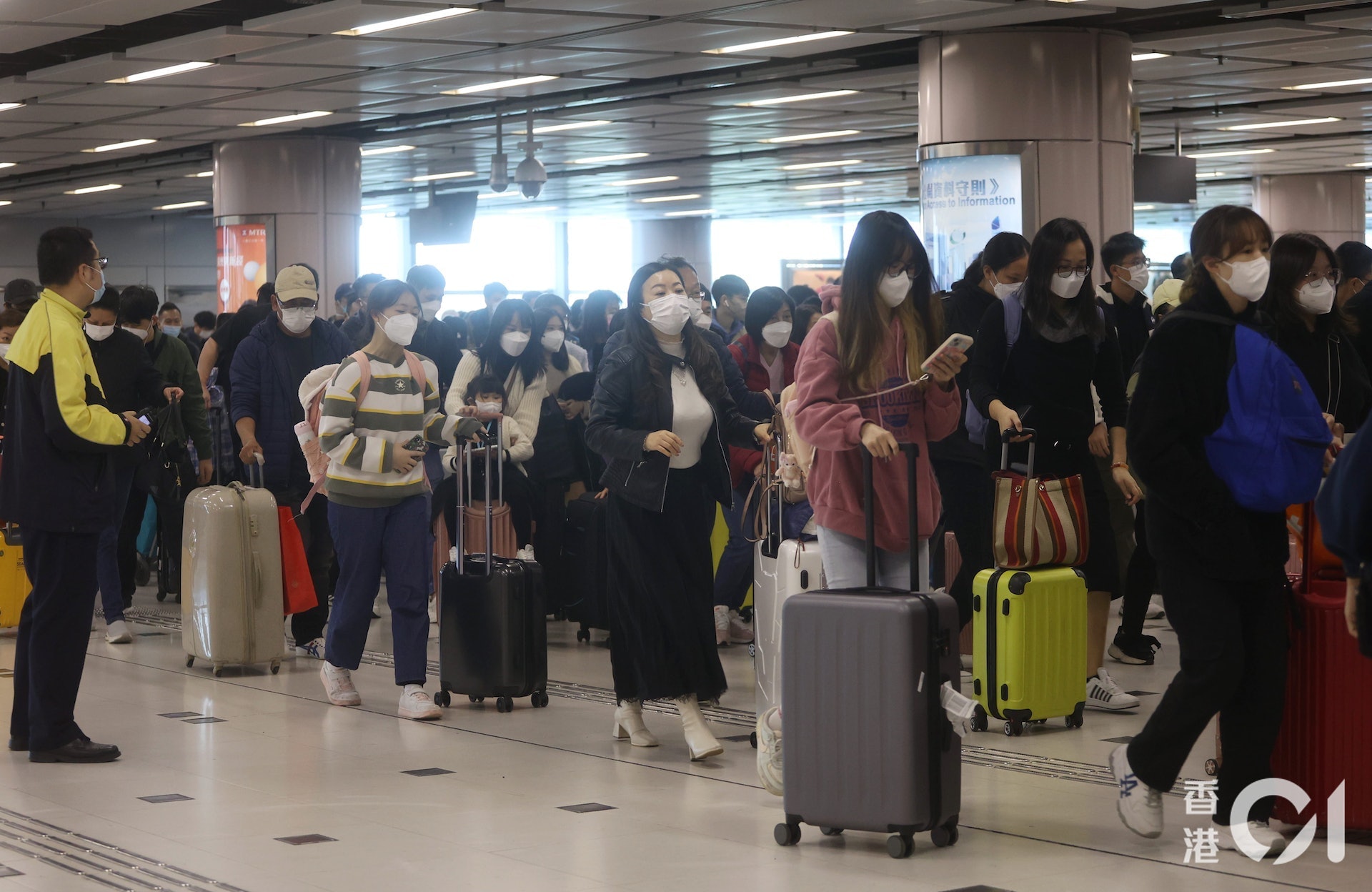 通關後內地來港旅客增加。(資料圖片) 通關後內地來港旅客增加。(資料圖片)