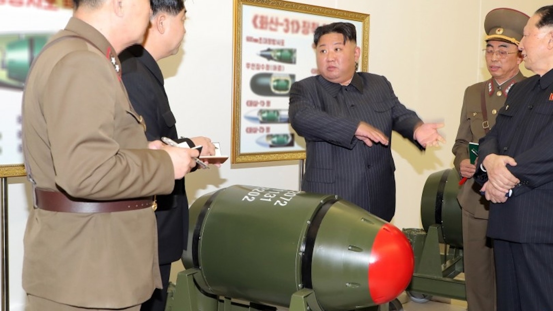 金正恩於2023年3月27日指導核武器兵器化工作。 (朝中社)