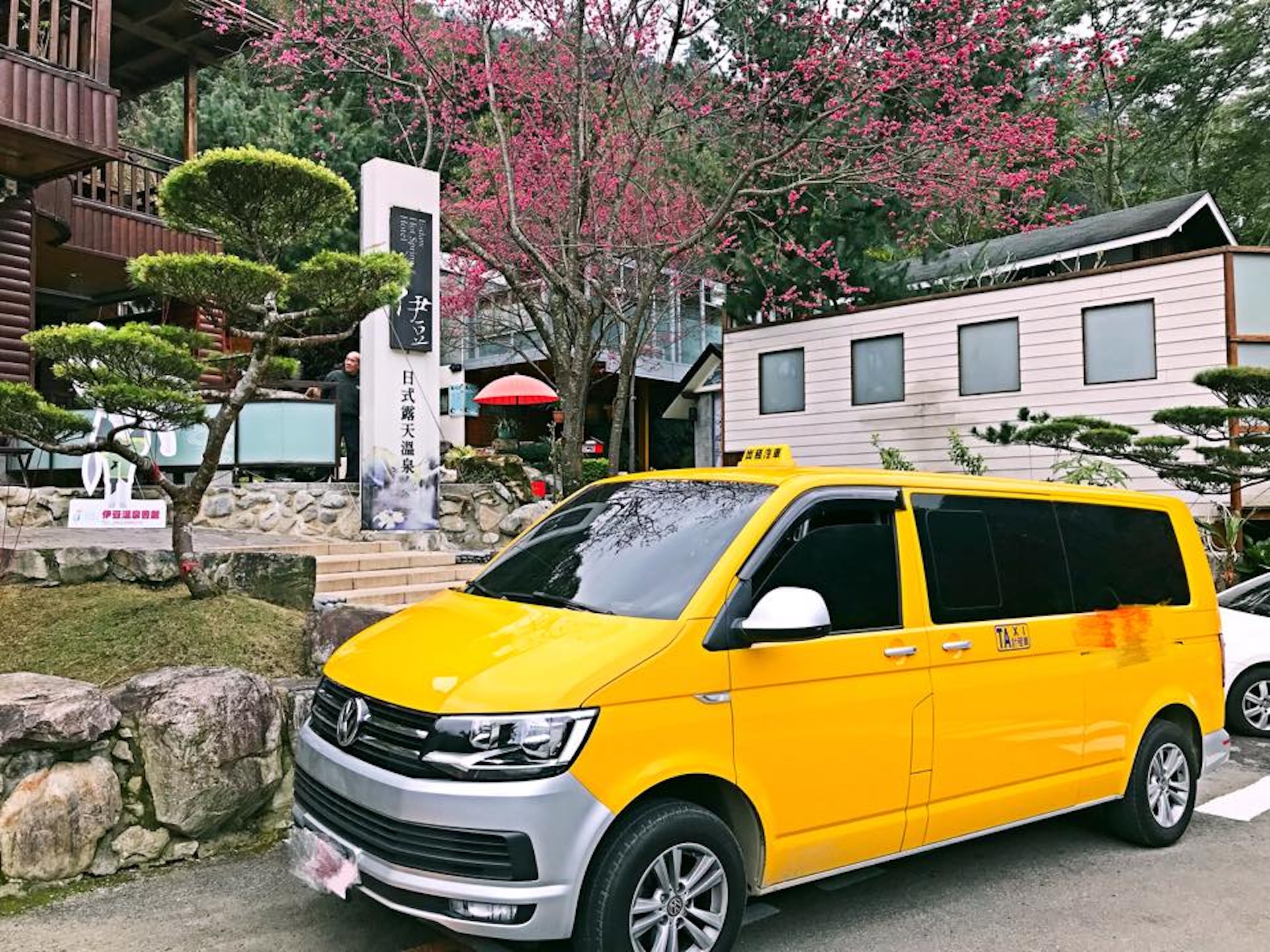 有經營包車生意的台灣司機發文，指有香港女客人預訂今日（4月4日）由台北桃園機場前往宜蘭的接送服務，沒料對方落機後竟突然取消預訂，令他大失預算。（fb「台中包車-智祥旅遊團隊」圖片）