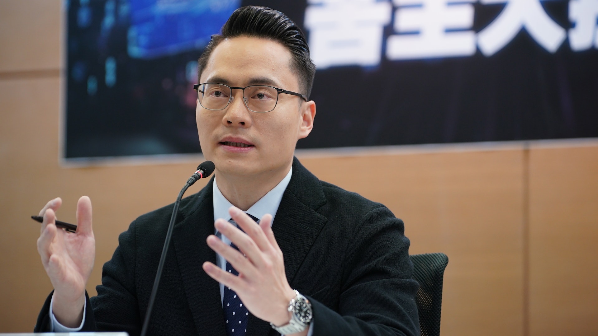 苦主投訴信用卡被盗銀行迫「埋單」 議員倡金管局界定嚴重疏忽 苦主投訴信用卡被盗銀行迫「埋單」 議員倡金管局界定嚴重疏忽
