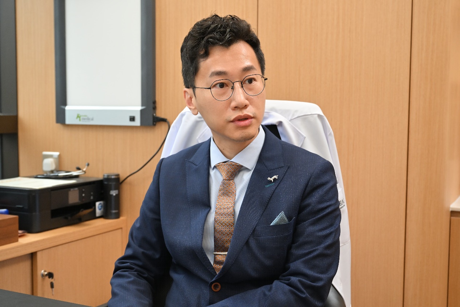 劉健生醫生指,合適的肺癌病人可在手術切除及輔助化療後,使用輔助式免疫治療。 劉健生醫生指,合適的肺癌病人可在手術切除及輔助化療後,使用輔助式免疫治療。