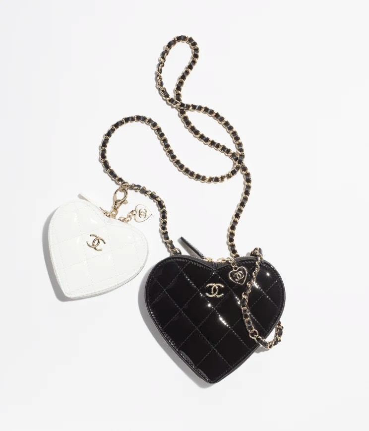 大人シンプル♪【 CHANEL 】手袋♡ CHANEL 香奈兒22 Bag 銀logo小牛皮新版橫式肩背包(AS4486-黑