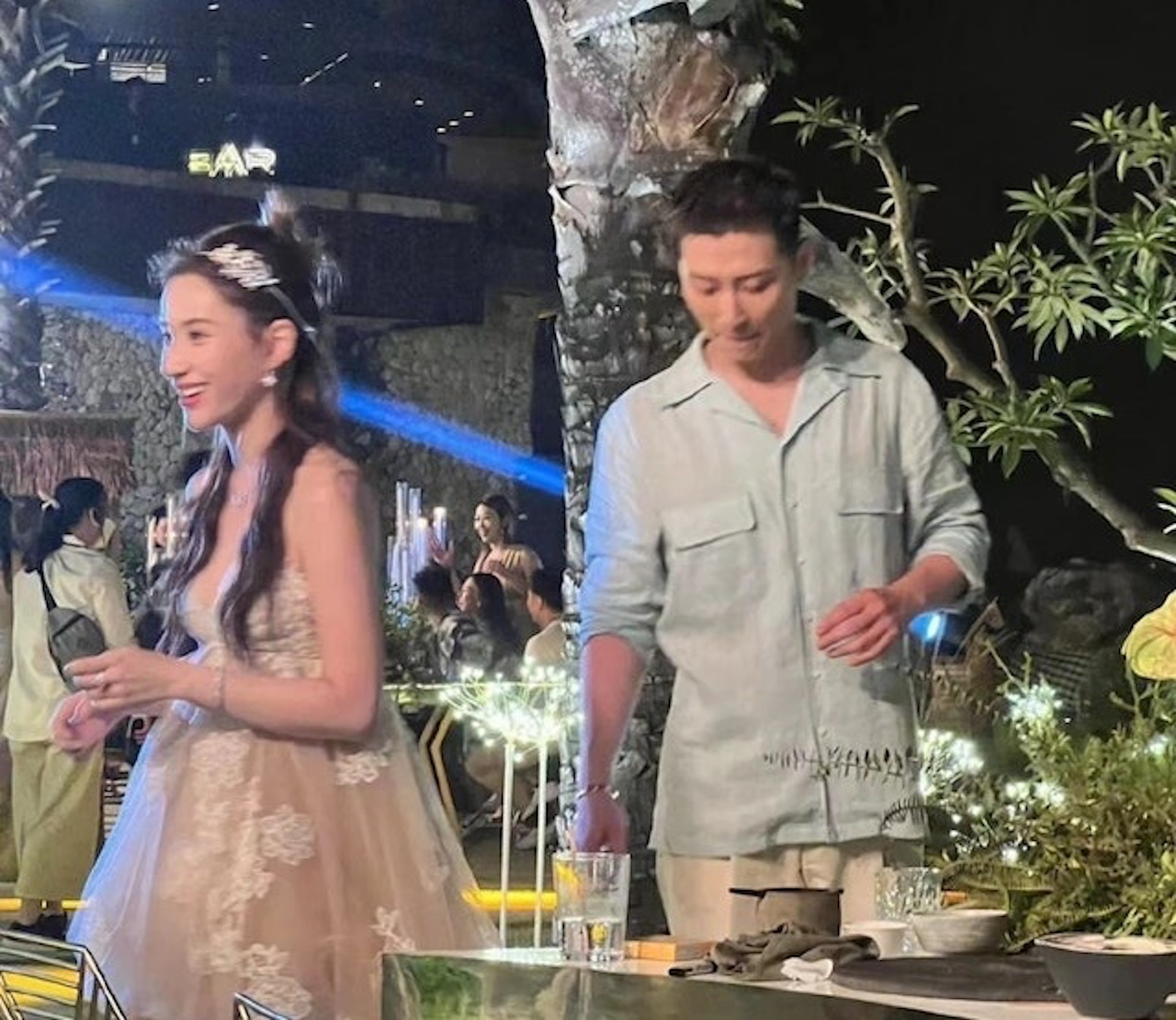 一對準新人舉行了婚前派對。(微博圖片) 一對準新人舉行了婚前派對。(微博圖片)