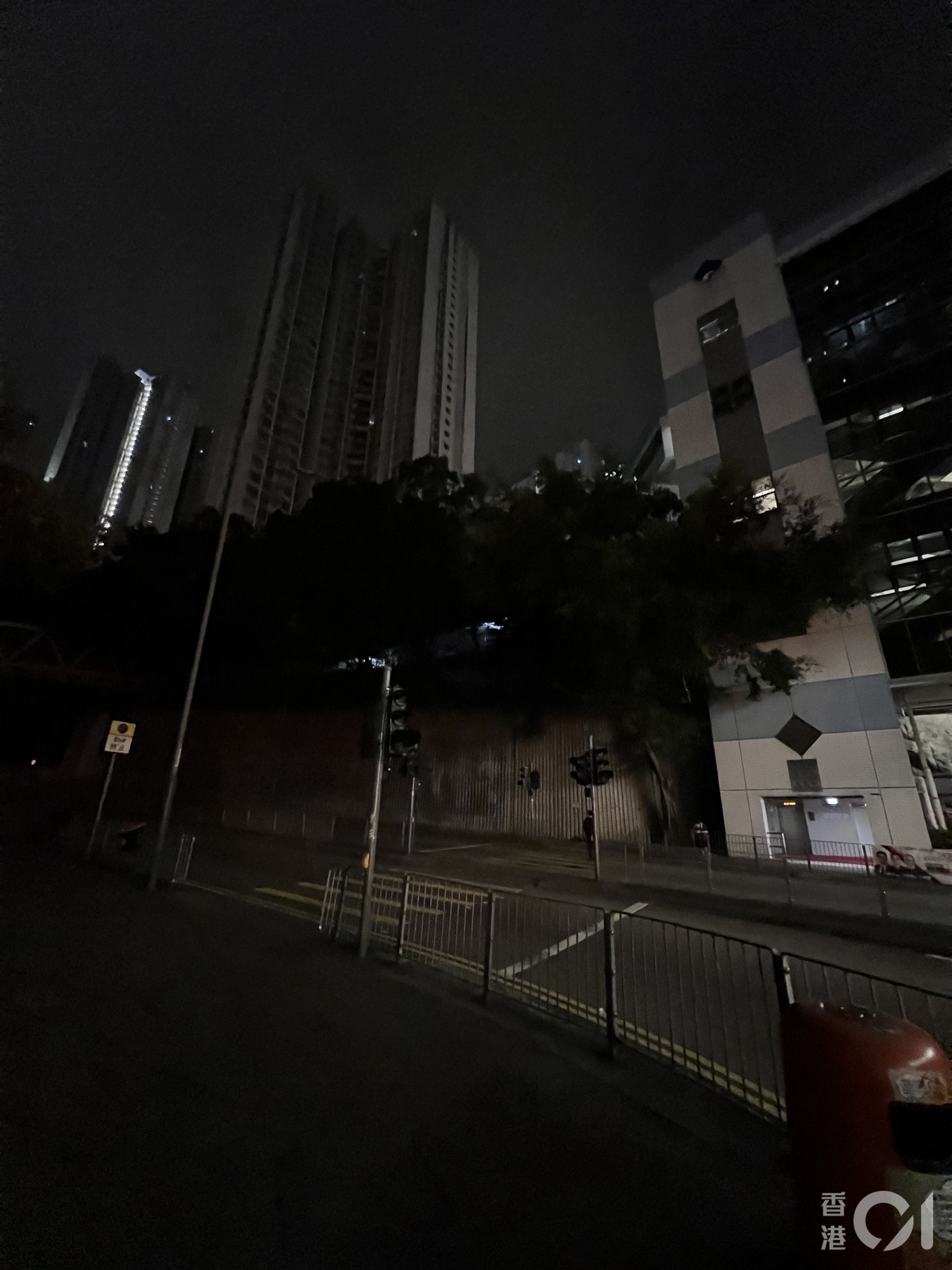 耀興道一帶停電。(魯嘉裕攝) 耀興道一帶停電。(魯嘉裕攝)