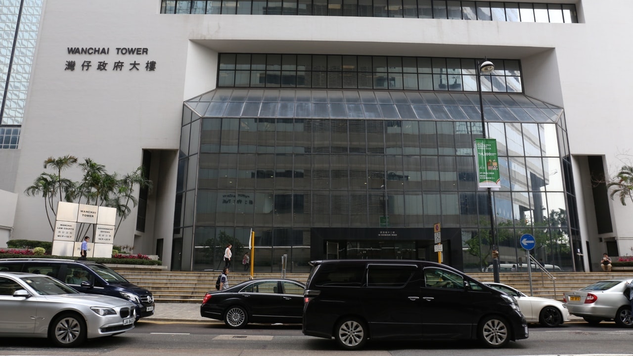 被告YYW否認非禮4名女生,在區域法院受審。 被告YYW否認非禮4名女生,在區域法院受審。