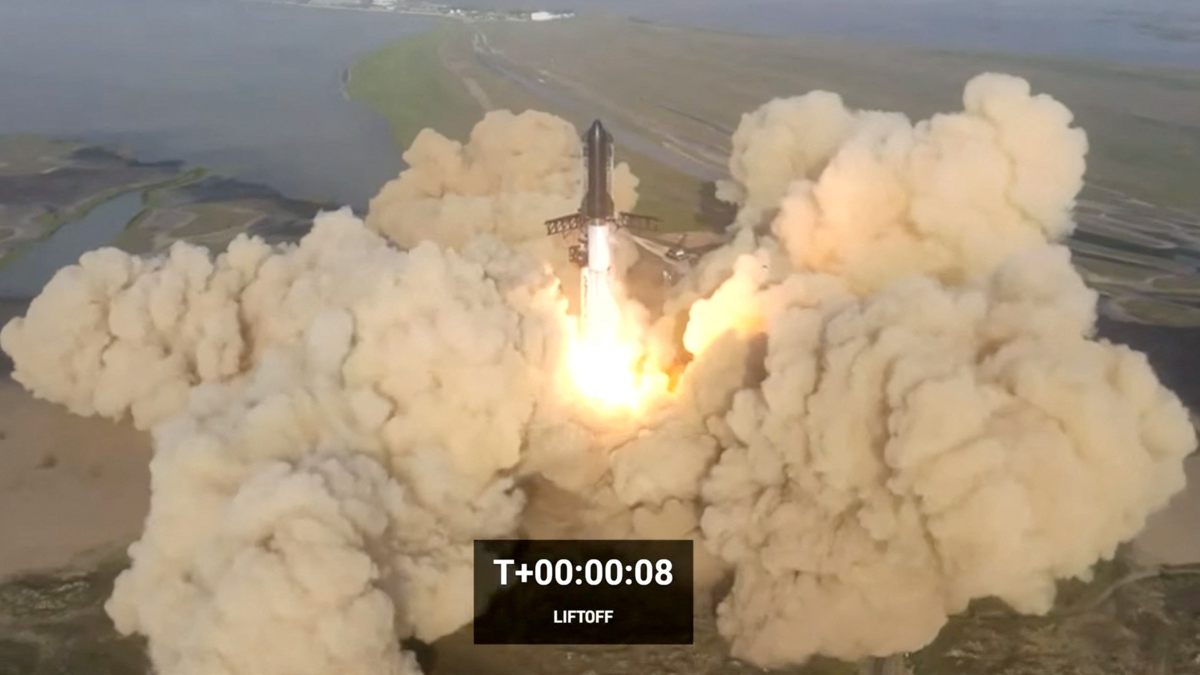 SpaceX星艦原定在4月17日試飛，但在接近完成倒數一刻叫停。相隨三天後，星艦順利升空。（Reuters）