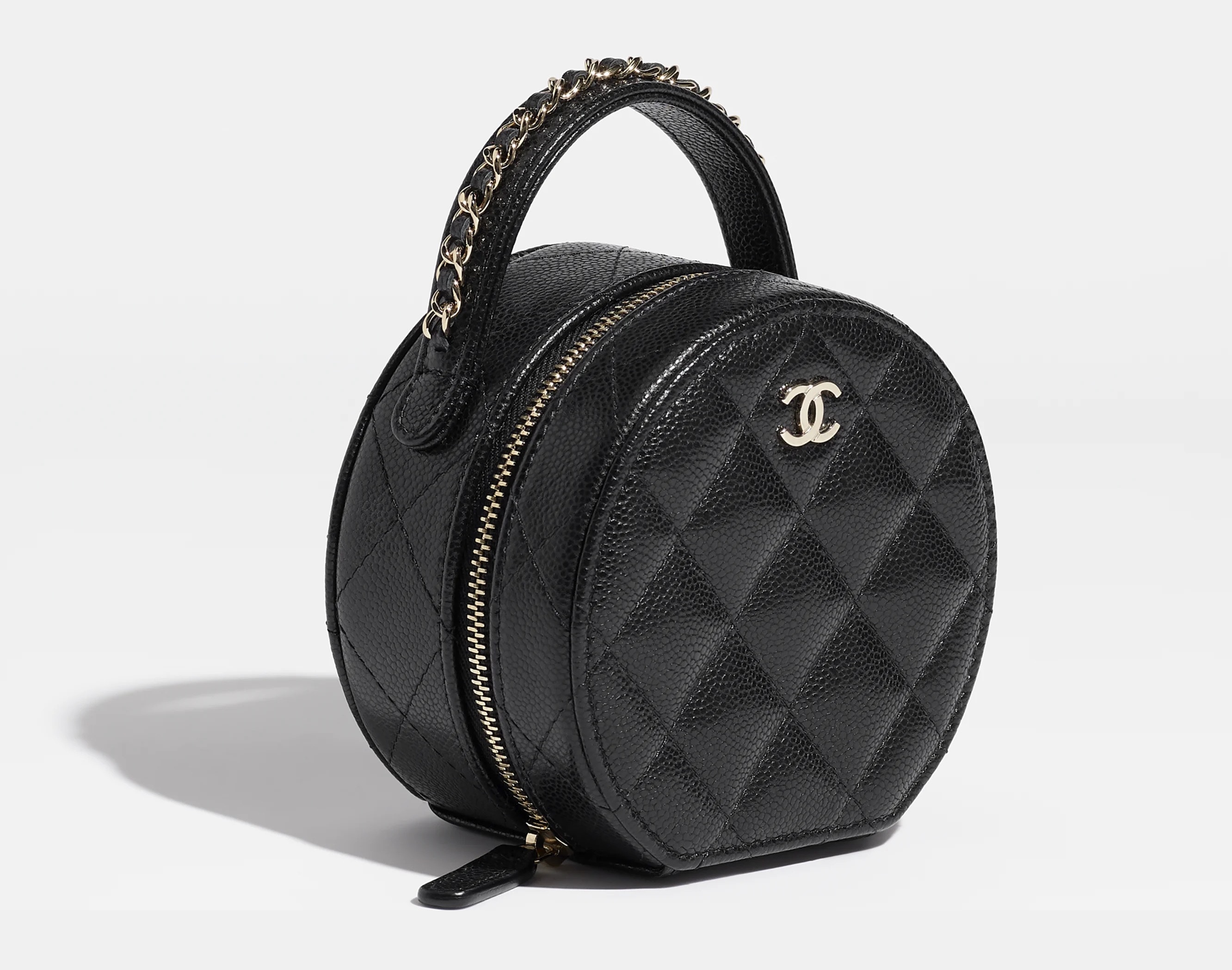 Chanel珠寶盒設有手提位置,可作小手袋使用。(Chanel官網) Chanel珠寶盒設有手提位置,可作小手袋使用。(Chanel官網)