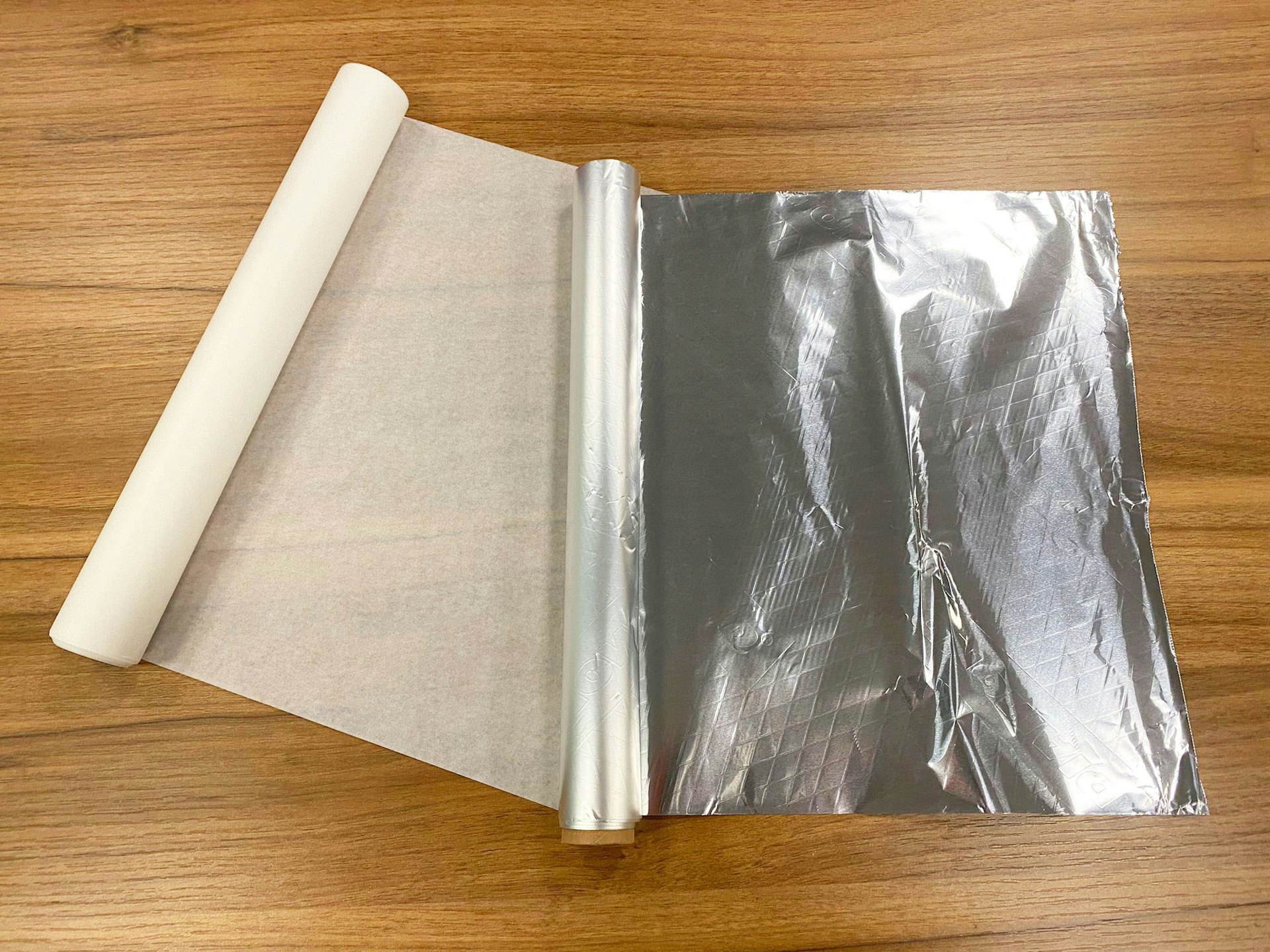 牛油紙、錫紙(攝影:黃偉麟) 牛油紙、錫紙(攝影:黃偉麟)