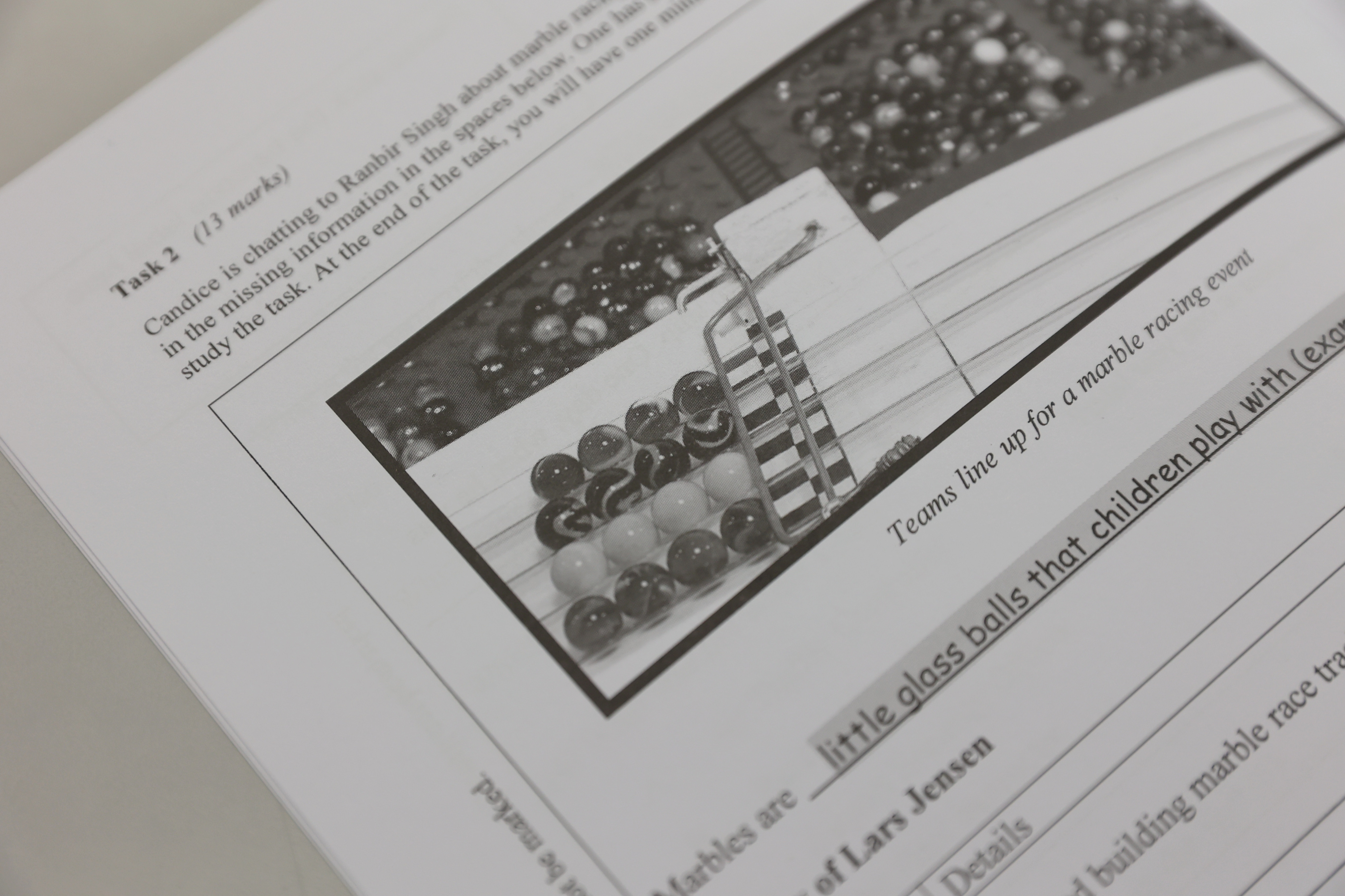 DSE2023｜英文聆聽卷少MC、多文字題老師：挑戰性較往年大