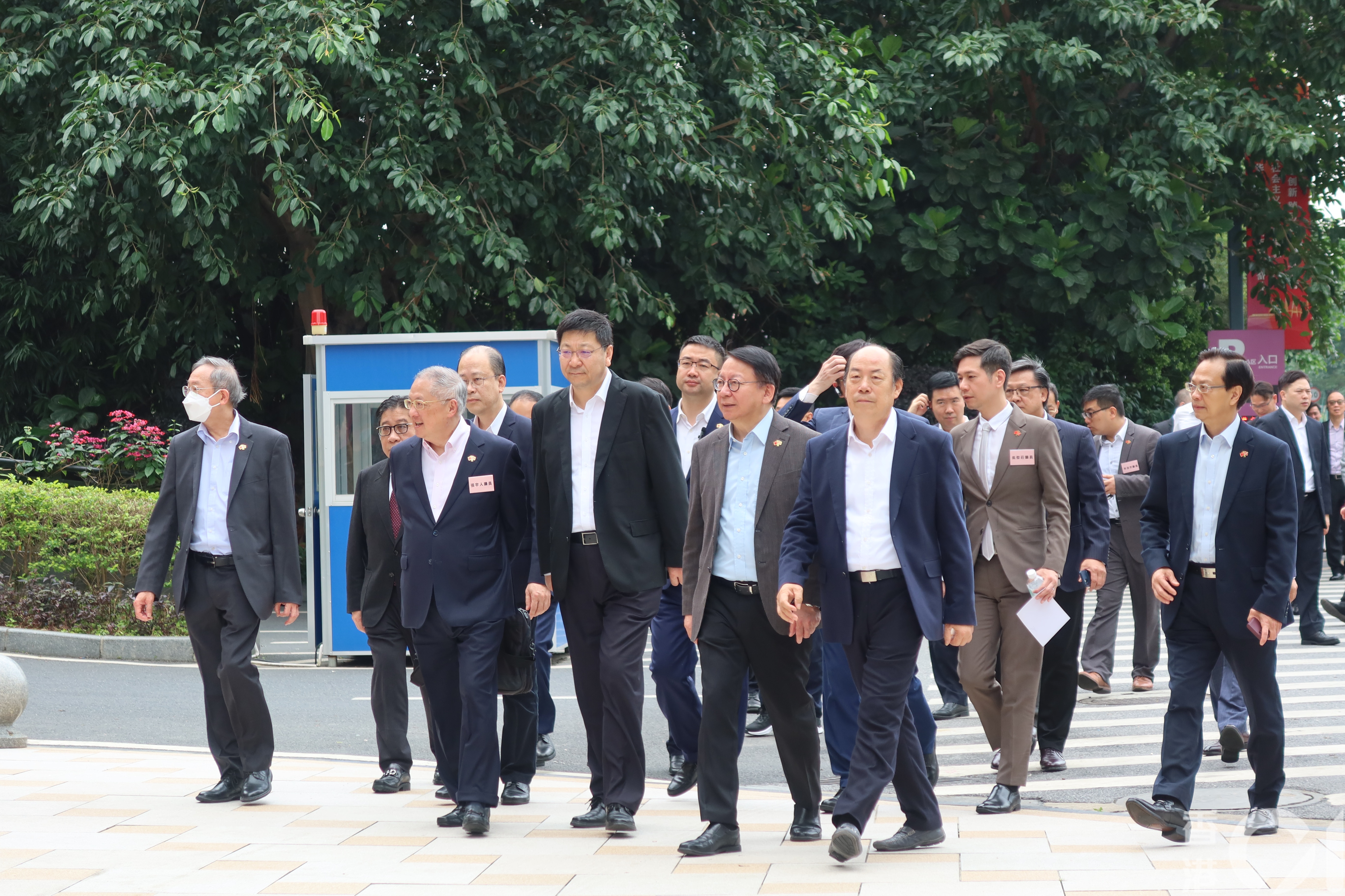 大灣區考察團｜議員參觀機械人公司 創科界邱達根：港忌墨守成規
