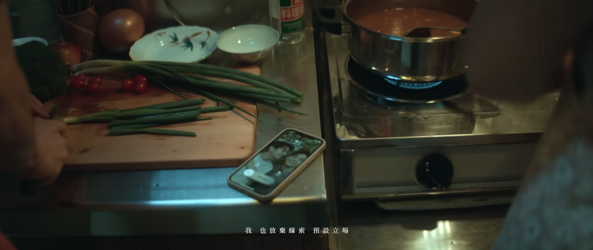 《於我和鬼變成家人的那件事》主題曲〈親愛的對象〉MV截圖 《於我和鬼變成家人的那件事》主題曲〈親愛的對象〉MV截圖