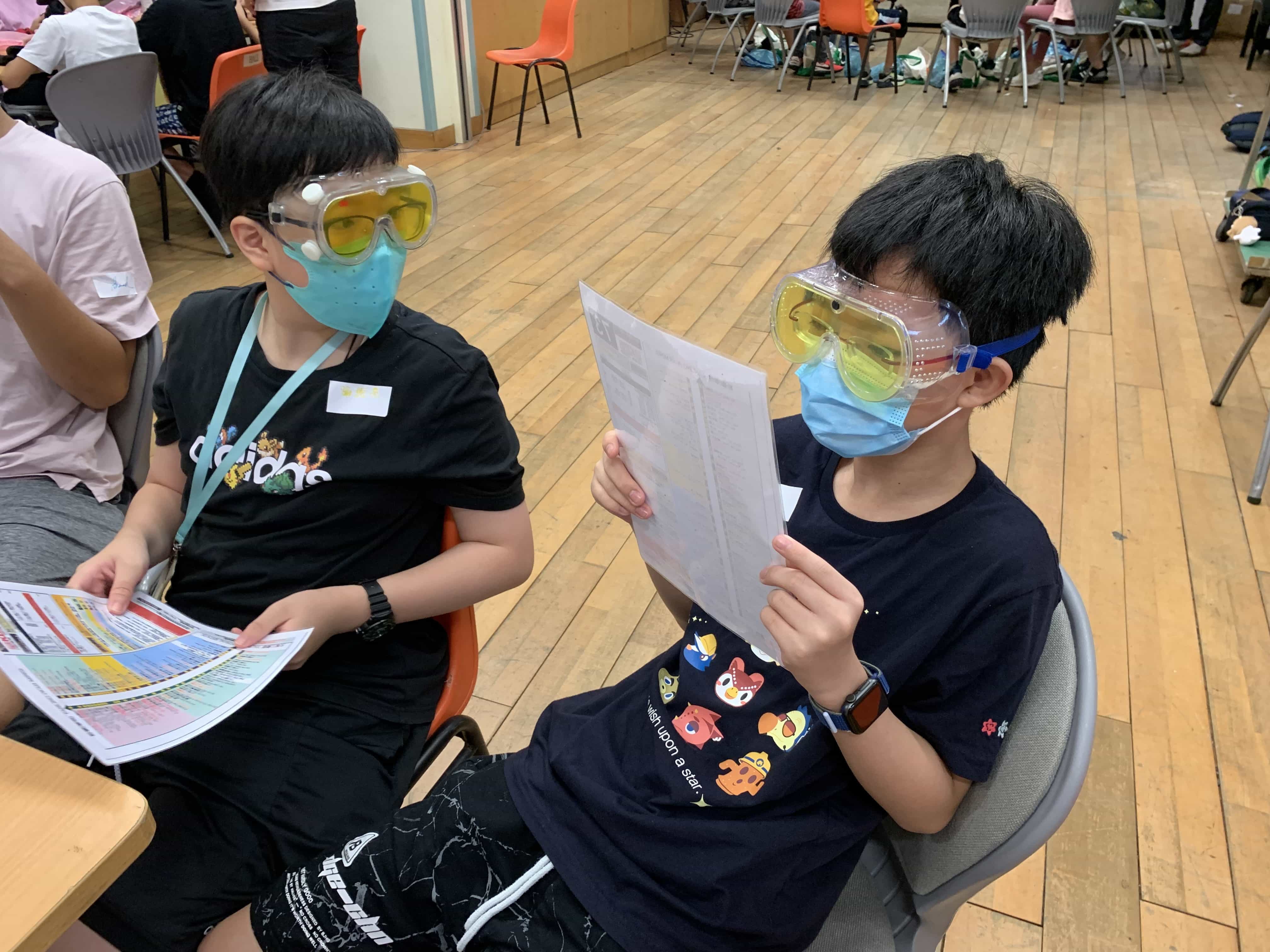 學校安排全級中一學生參加長者體驗工作坊,讓學生親身體驗長者在日常面對的困難及構思點子幫助長者。 學校安排全級中一學生參加長者體驗工作坊,讓學生親身體驗長者在日常面對的困難及構思點子幫助長者。