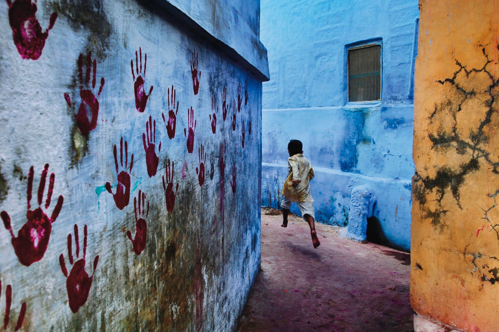 《The Unguarded Moment: Thirty Years of Photographs》(圖片來源:https://moom.cat/l/aXi14B) 《The Unguarded Moment: Thirty Years of Photographs》(圖片來源:https://moom.cat/l/aXi14B)