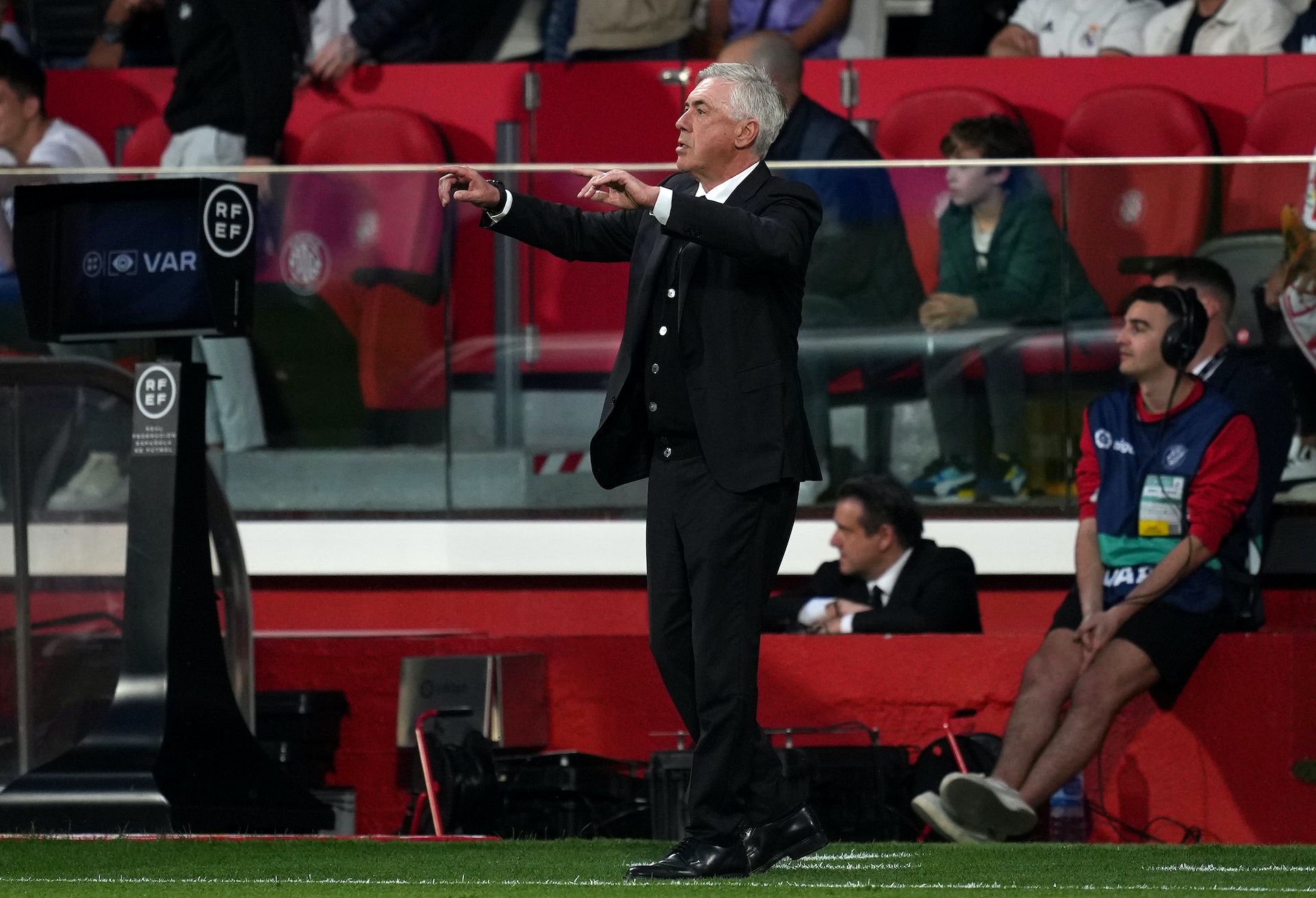 安察洛堤賽後向球迷道歉，並表示歐聯4強不會是這樣的表現。（Getty Images）