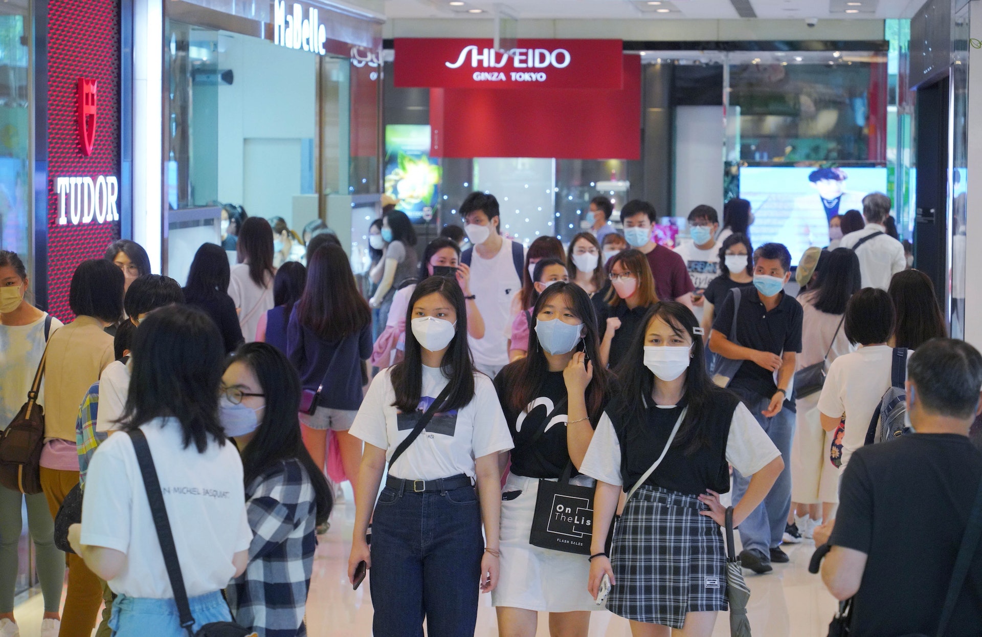 早前有機構發表報告,指2021年香港保險業的銷售佣金達到610億元,平均一名代理,每年可分到的佣金便逼近55萬元。(資料圖片) 早前有機構發表報告,指2021年香港保險業的銷售佣金達到610億元,平均一名代理,每年可分到的佣金便逼近55萬元。(資料圖片)