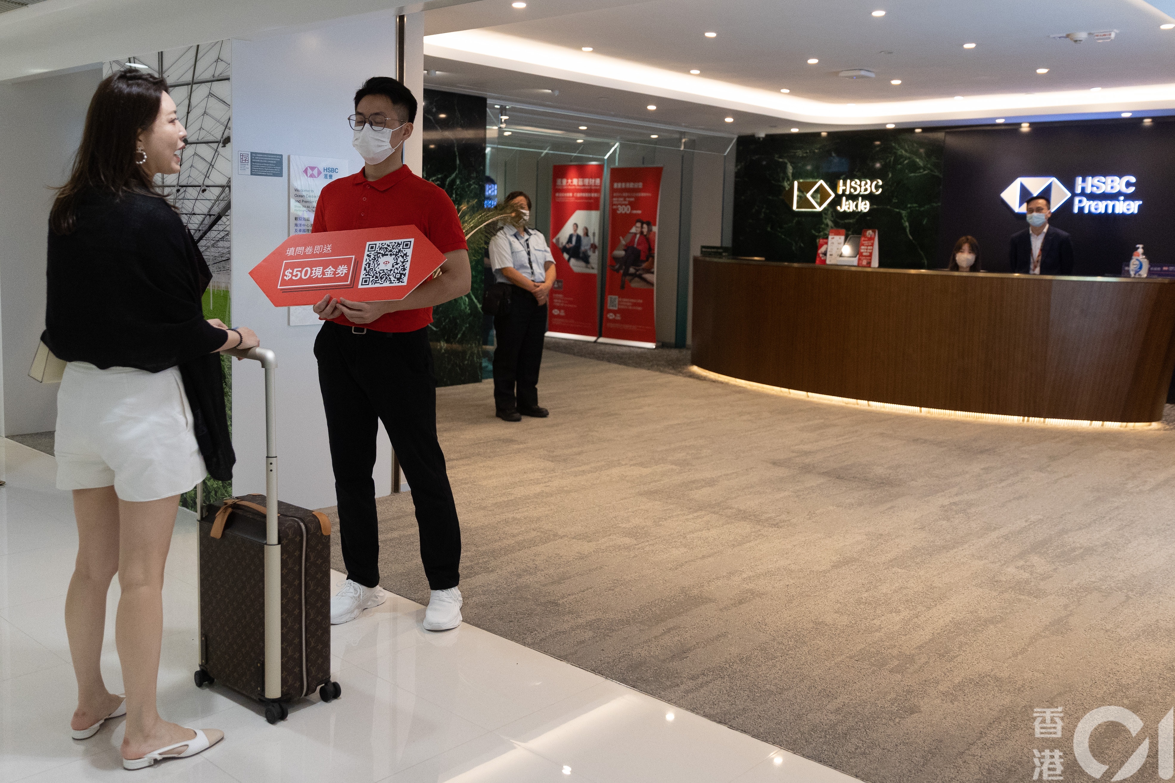 五一黃金周｜滙豐銀行遊客區分店紅日營業內地客開戶稱方便