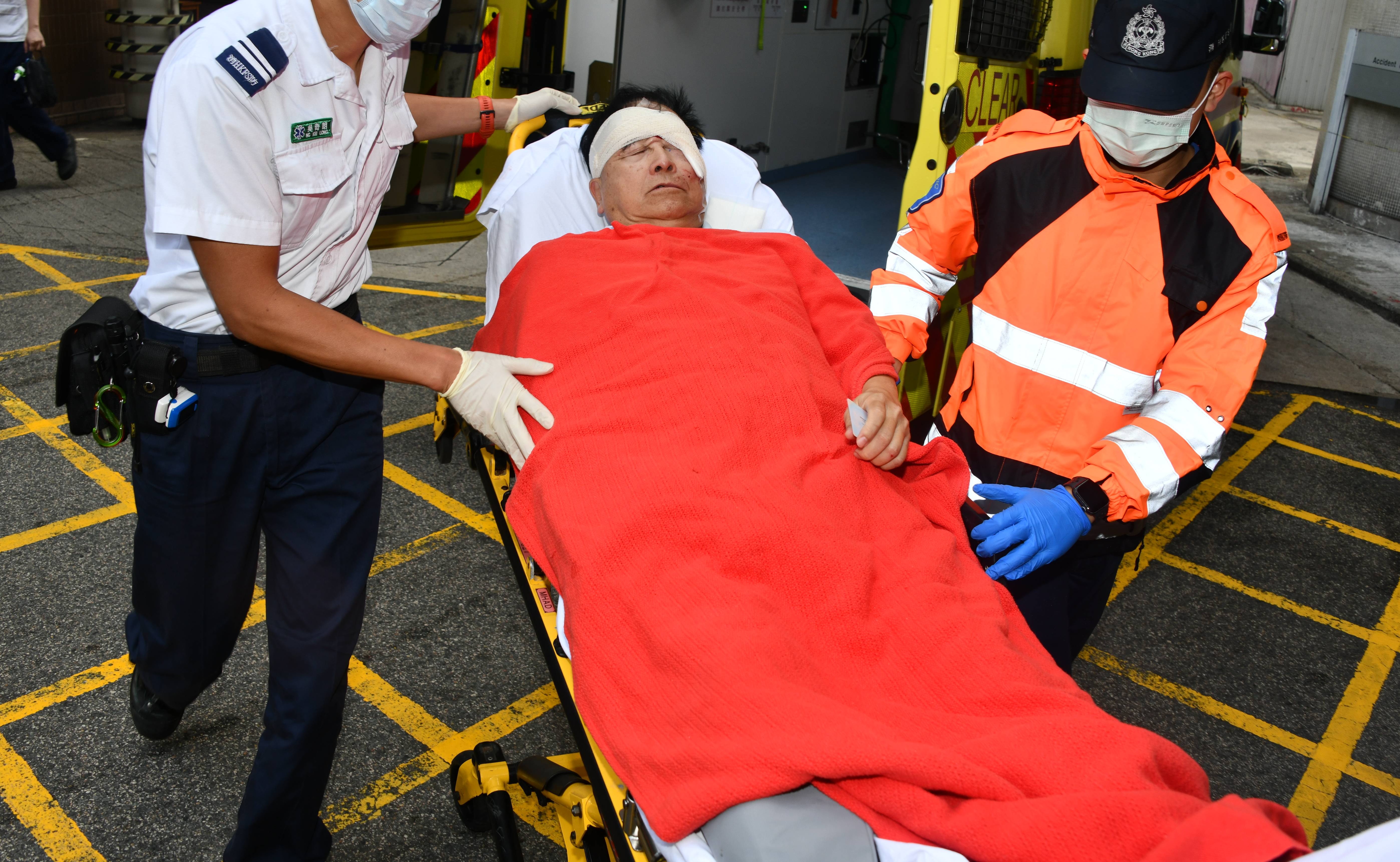 傷者頭部及左眼角受傷。