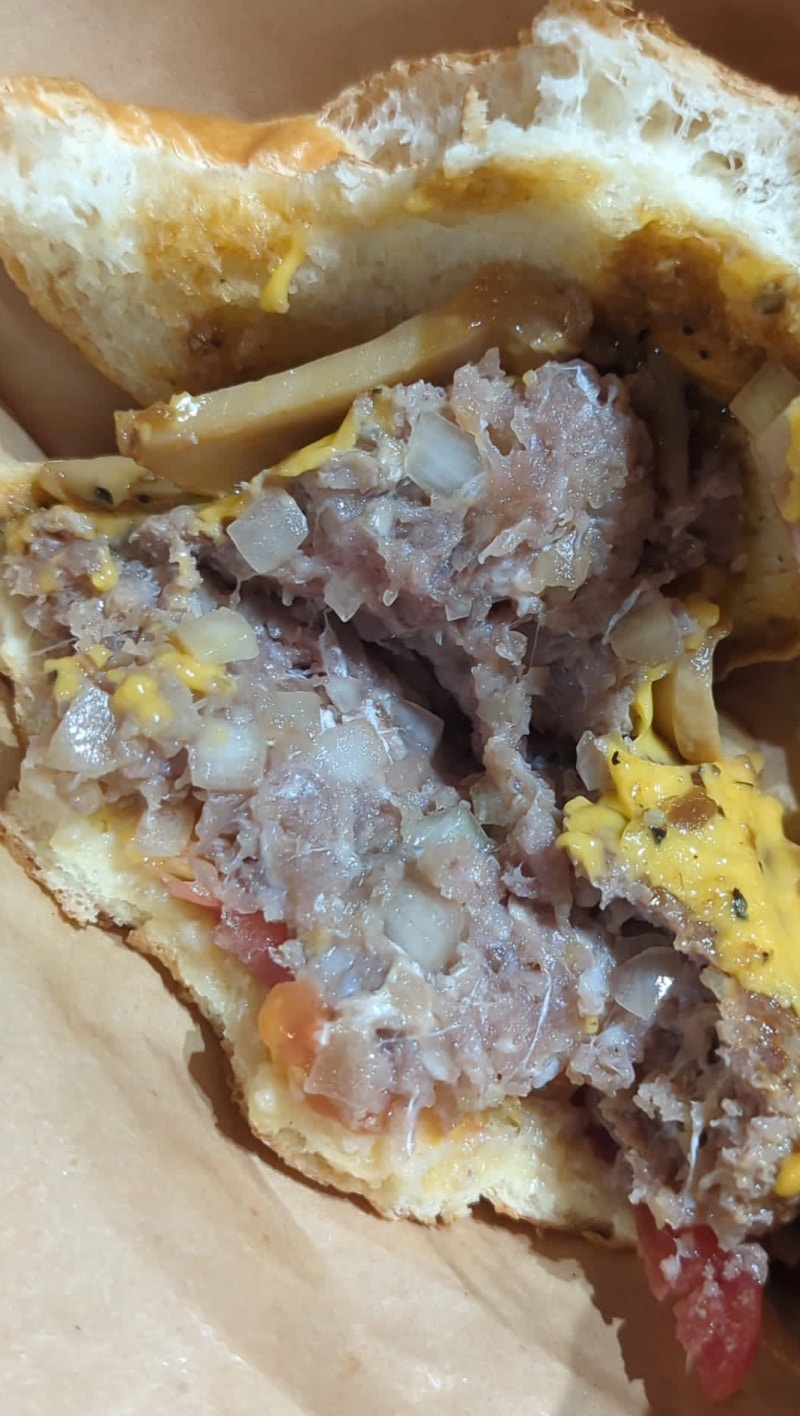 生牛肉漢堡。（圖片來源：連登討論區）