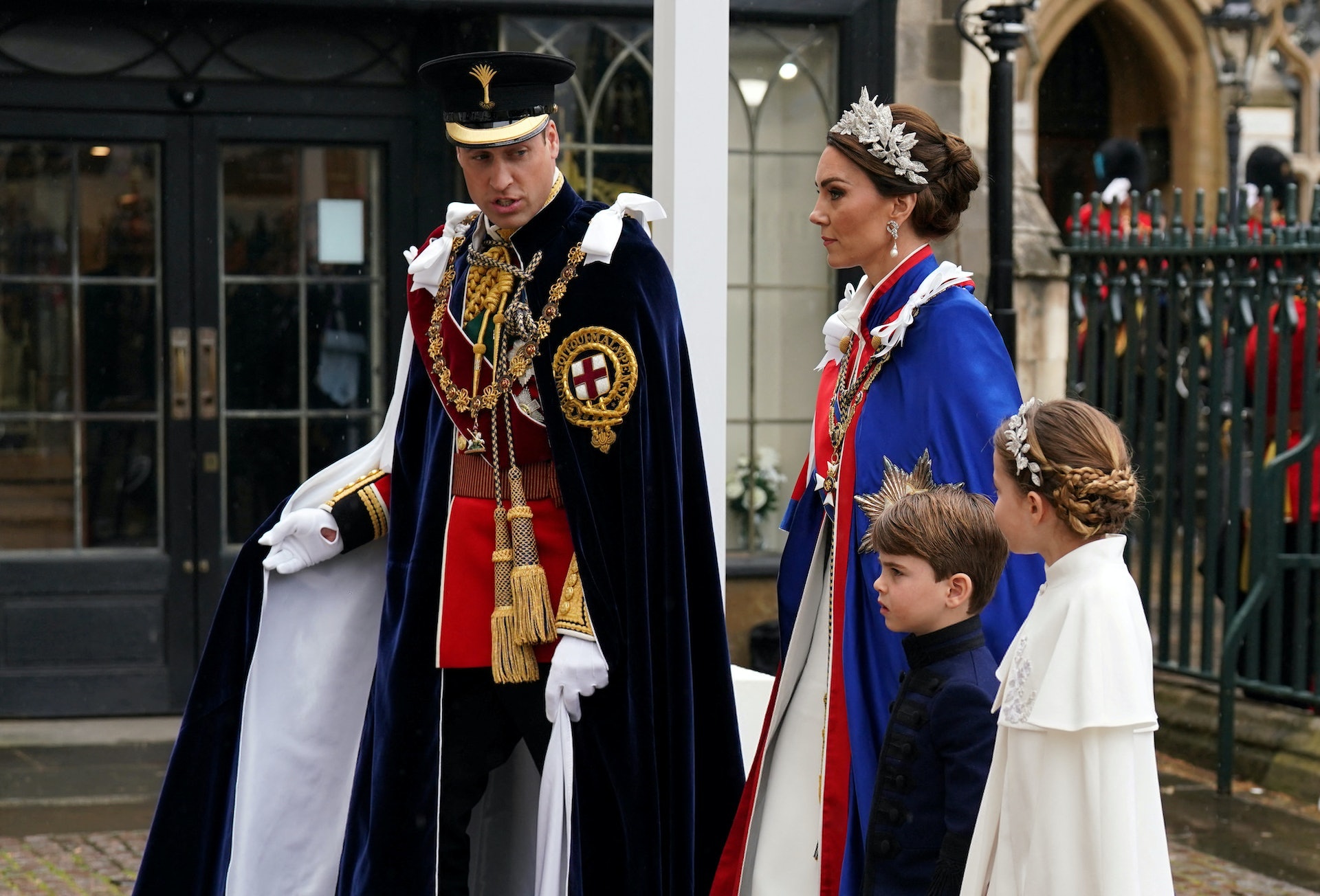 英國王儲威廉與凱特王妃也帶同3位子女參與祖父母的重要時刻。(Reuters) 英國王儲威廉與凱特王妃也帶同3位子女參與祖父母的重要時刻。(Reuters)