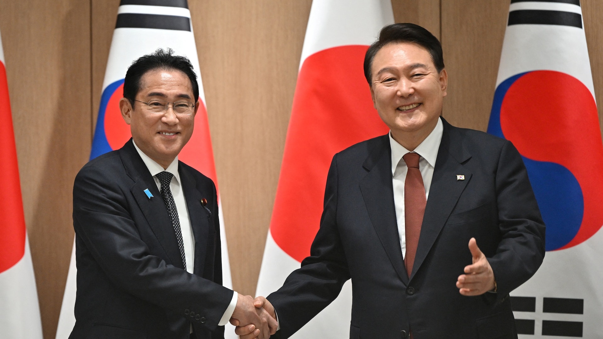 日韓峰會|尹錫悅與岸田文雄協議:在全球問題密切合作 日韓峰會|尹錫悅與岸田文雄協議:在全球問題密切合作