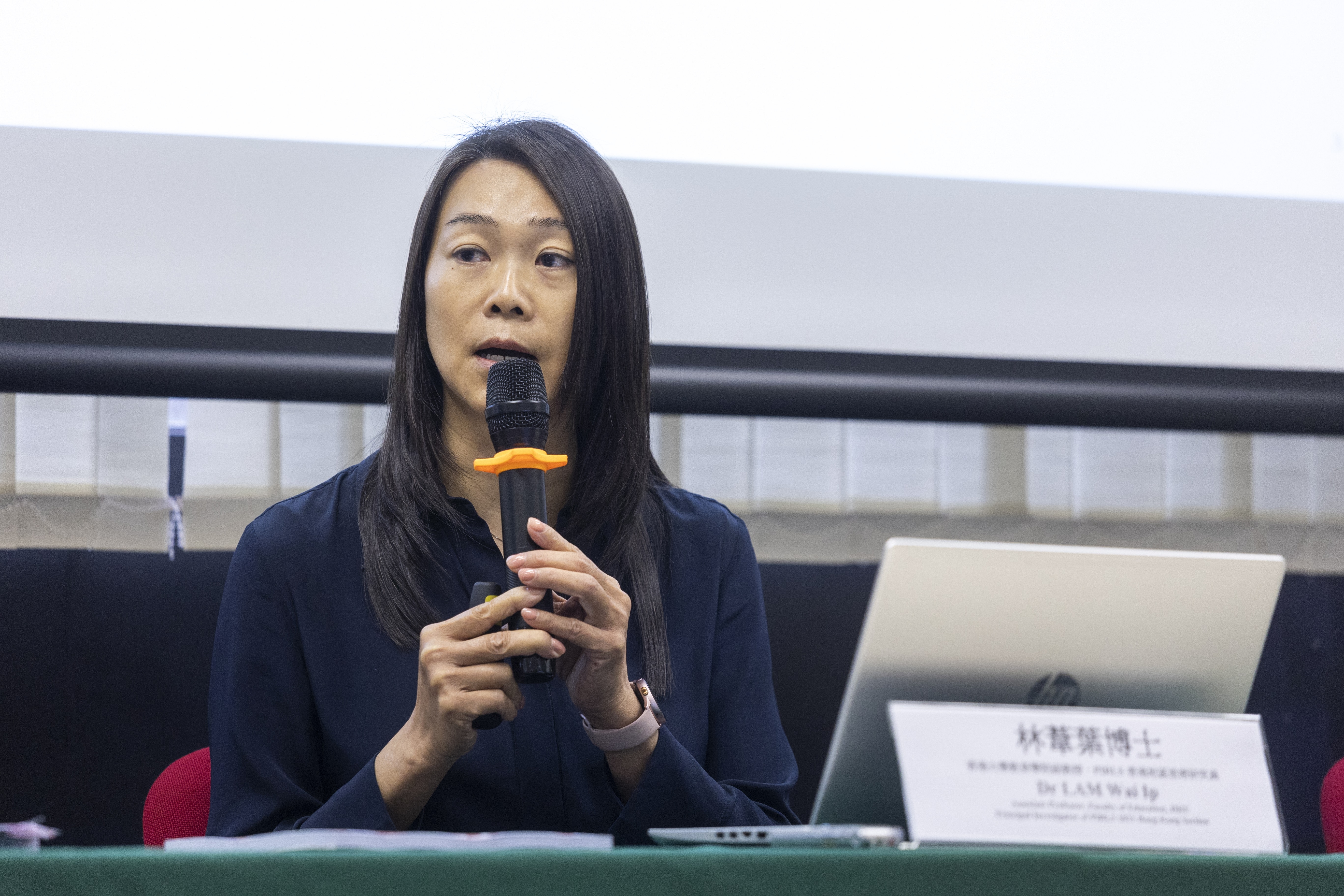 林葦葉強調，閱讀圖書的類別必須從學生的興趣和性別出發，她認為成年人可作引導角色，但無須要過度干涉（陳葦慈攝）