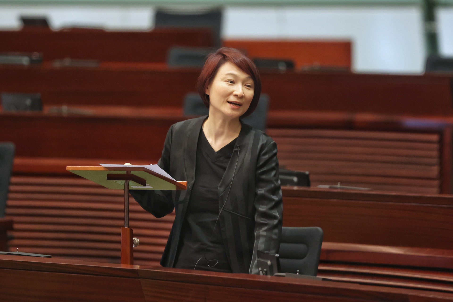 被告吳志勇警誡下曾認當日曾在立法會內吸煙,並曾坐在李慧琼(圖)座位。(資料圖片) 被告吳志勇警誡下曾認當日曾在立法會內吸煙,並曾坐在李慧琼(圖)座位。(資料圖片)