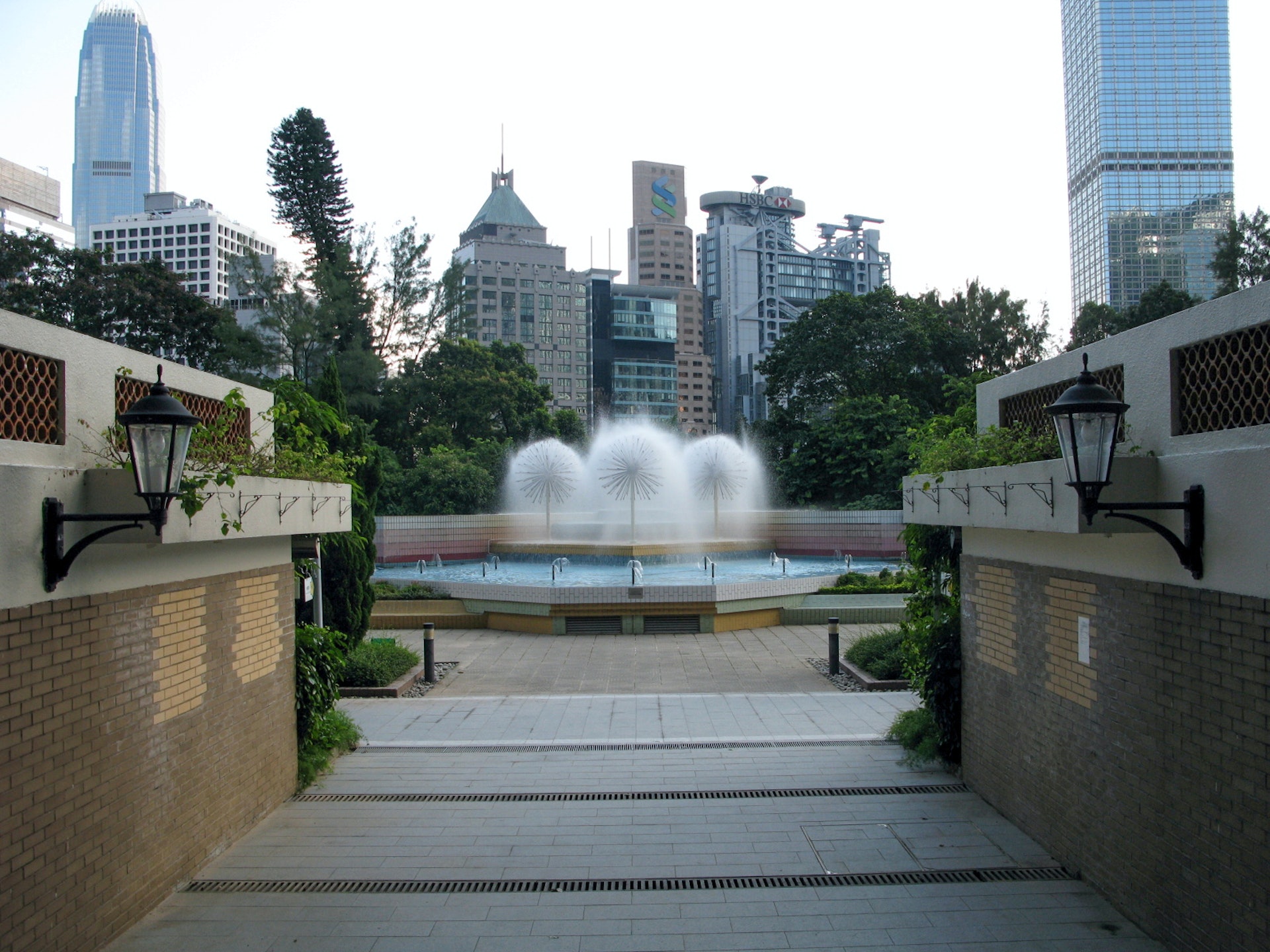 2009拆遷的動植物公園蒲公英式噴水池。(圖源:Wpcpey攝;wiki) 2009拆遷的動植物公園蒲公英式噴水池。(圖源:Wpcpey攝;wiki)
