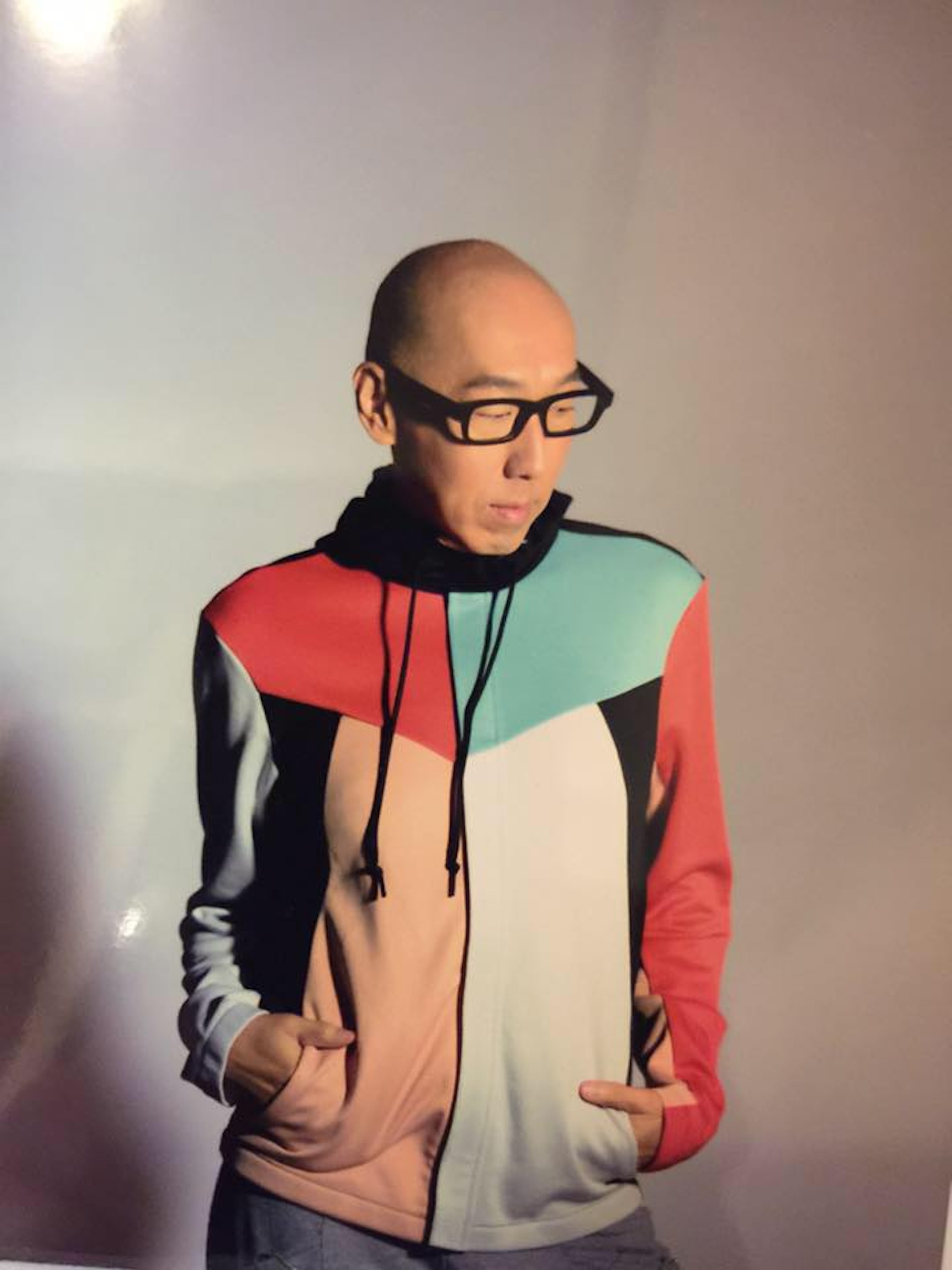 著名時裝顧問Nel Nel驚傳自殺,原來羅霖是首位發現其死訊的好友。(fb圖片)