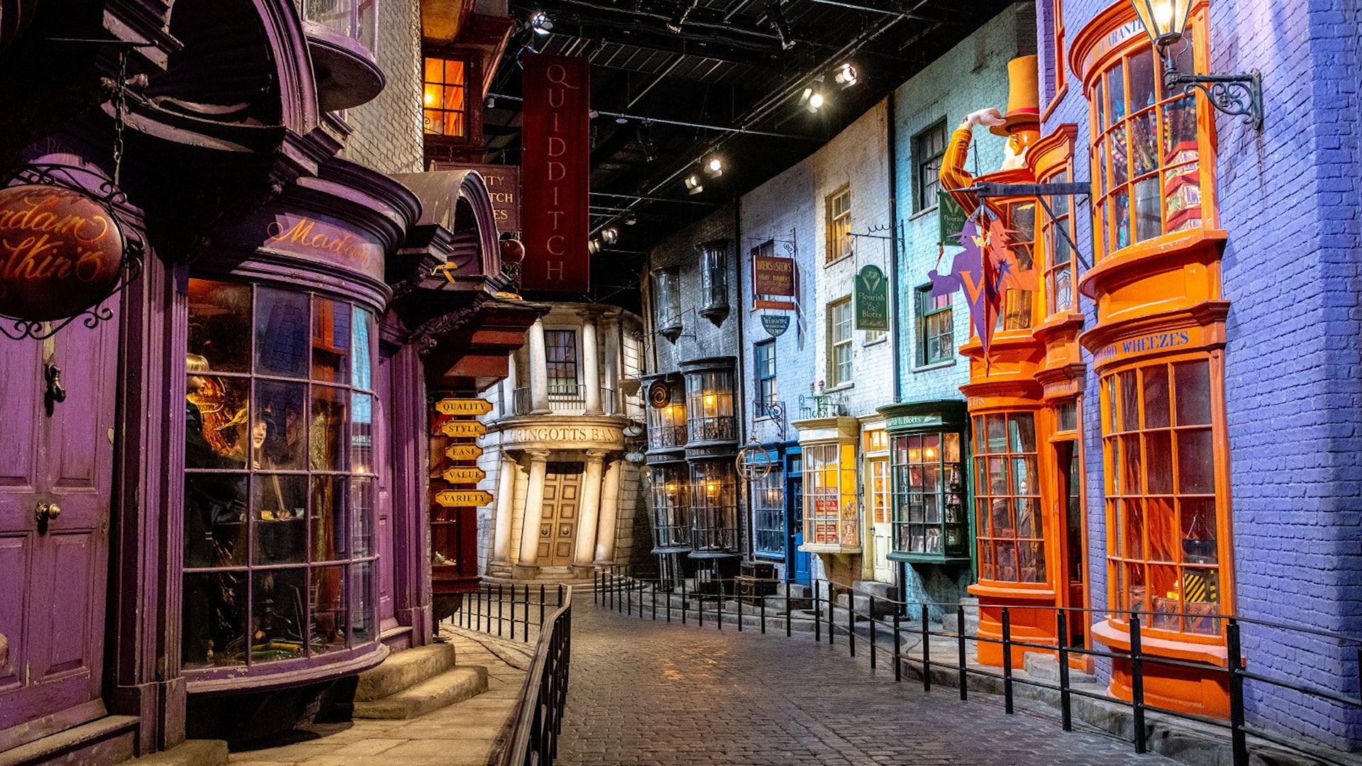 (wbtourtokyo@Twitter) (wbtourtokyo@Twitter)