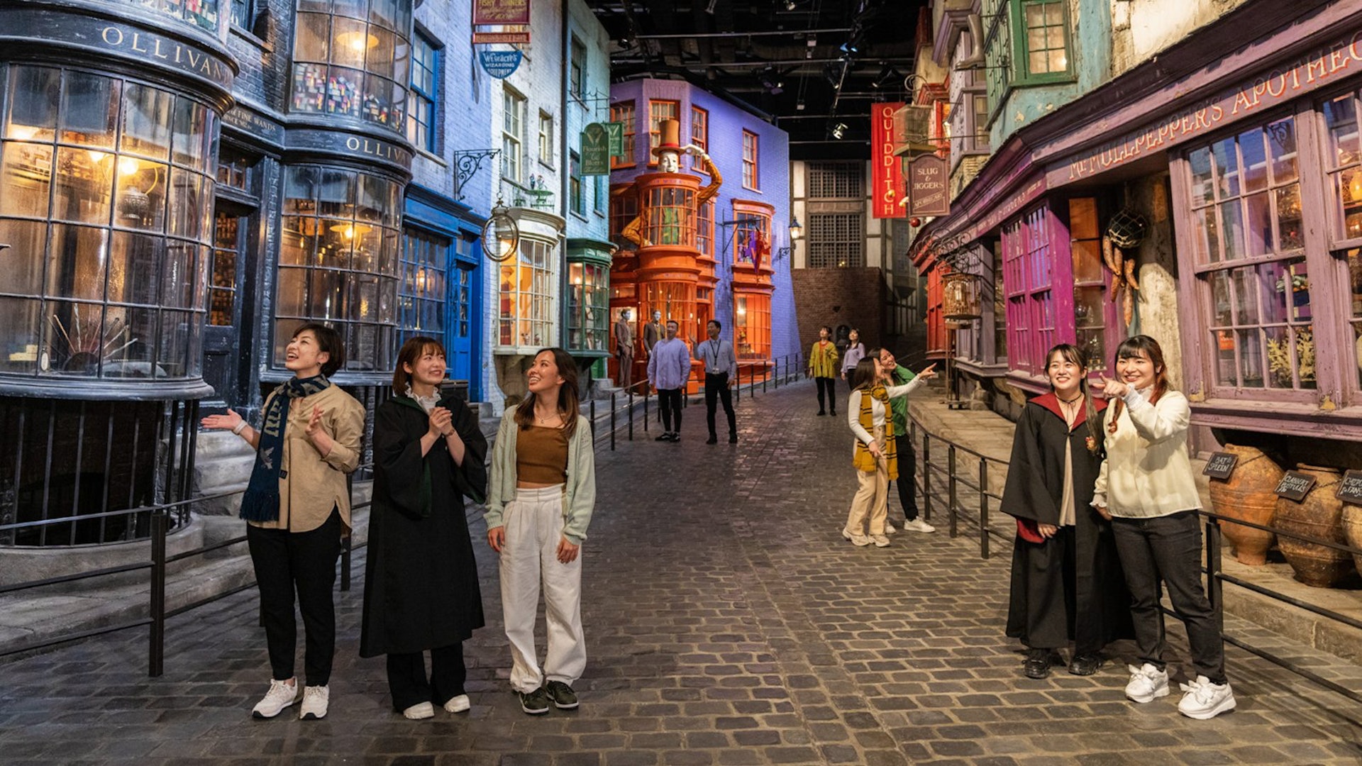 (wbtourtokyo@Twitter) (wbtourtokyo@Twitter)